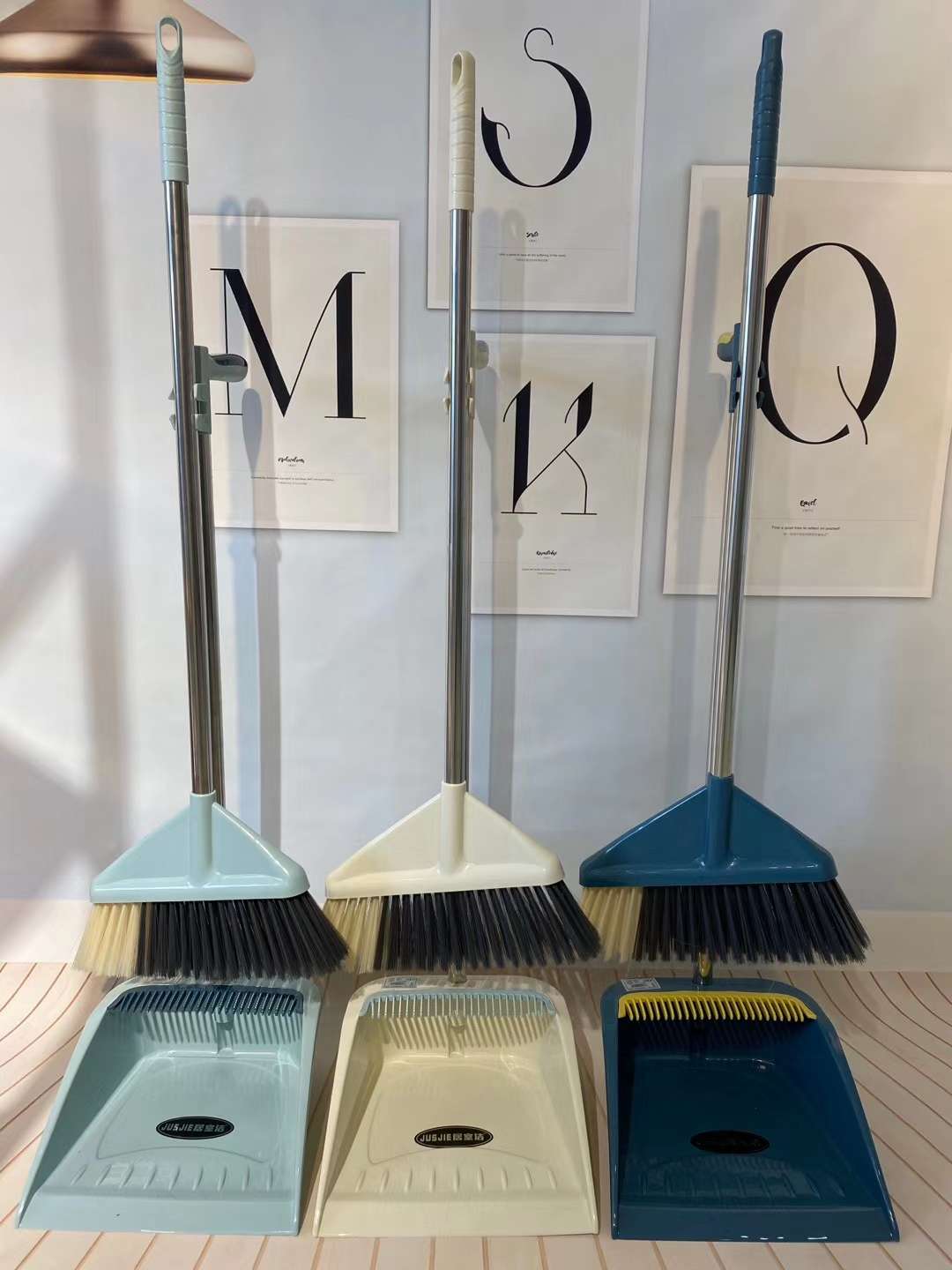 A minimalist wind broom with a thick rod set of 949 0018 full figure
