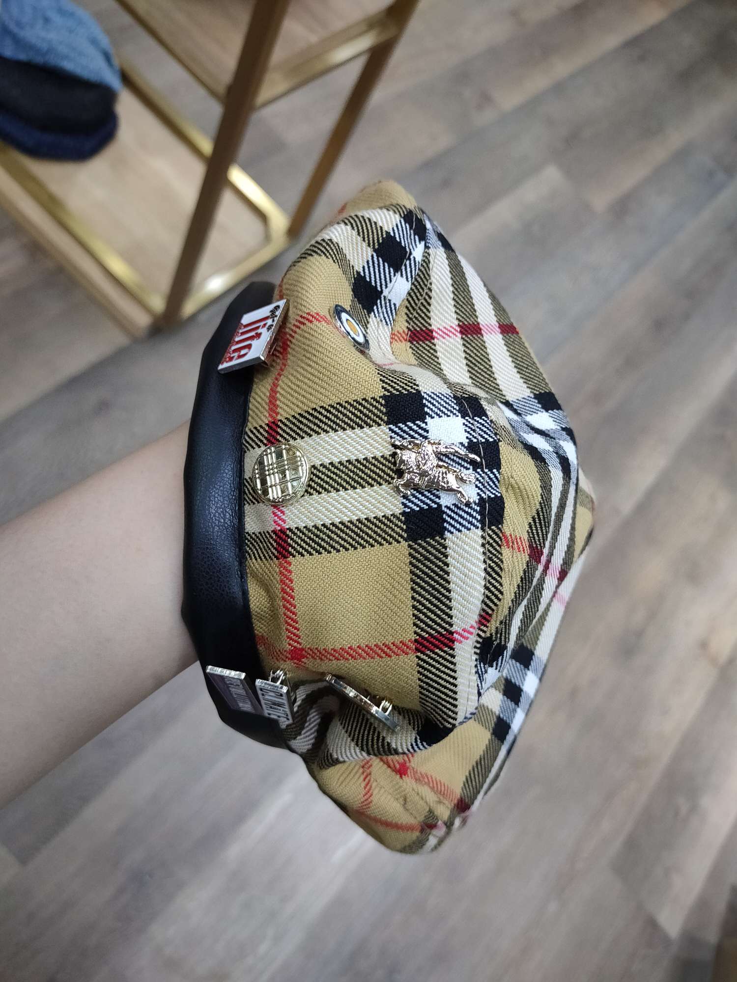 Checkered bud cap strap label