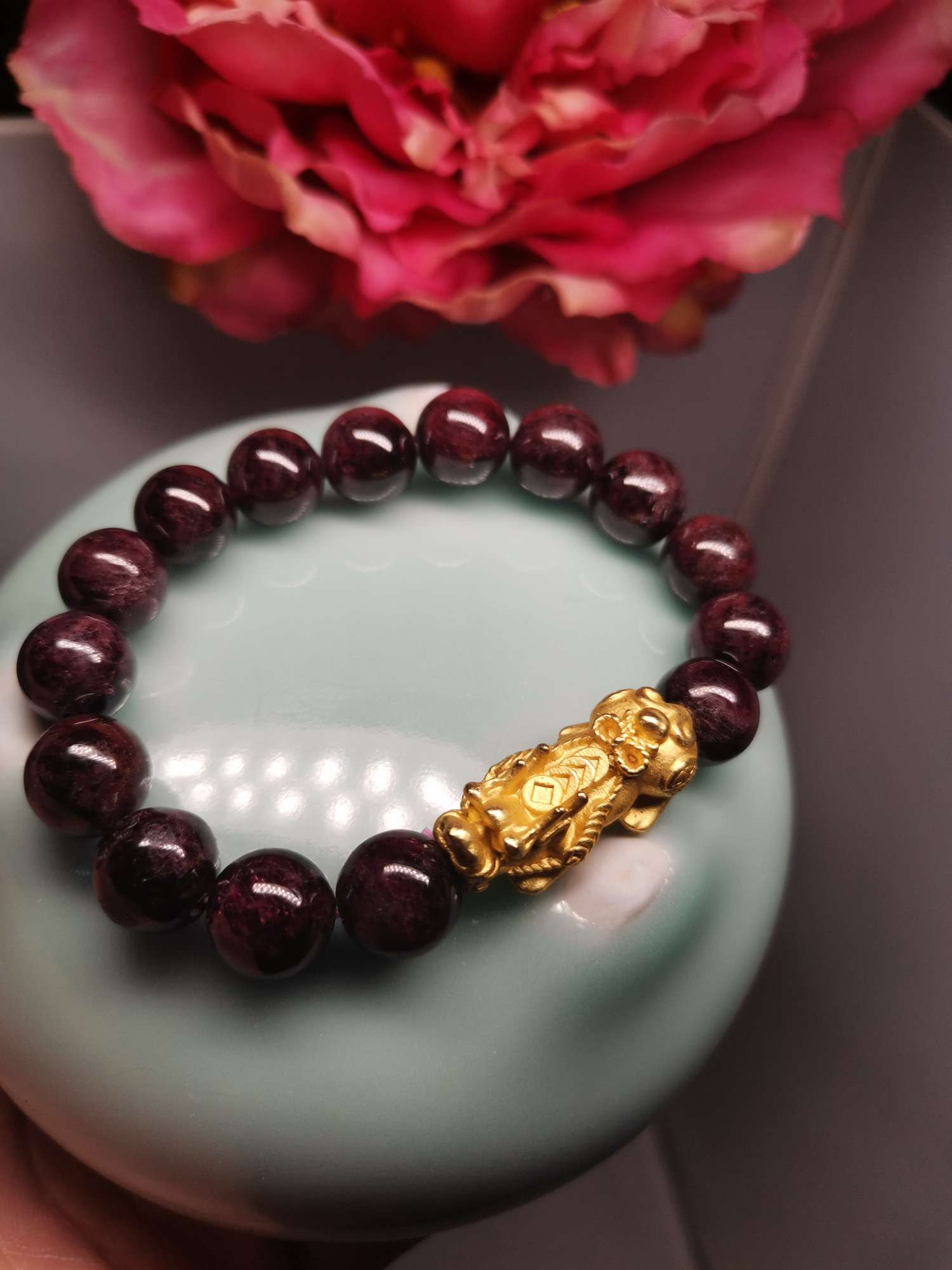 PI xiu bracelet of natural garnet sand gold thumbnail
