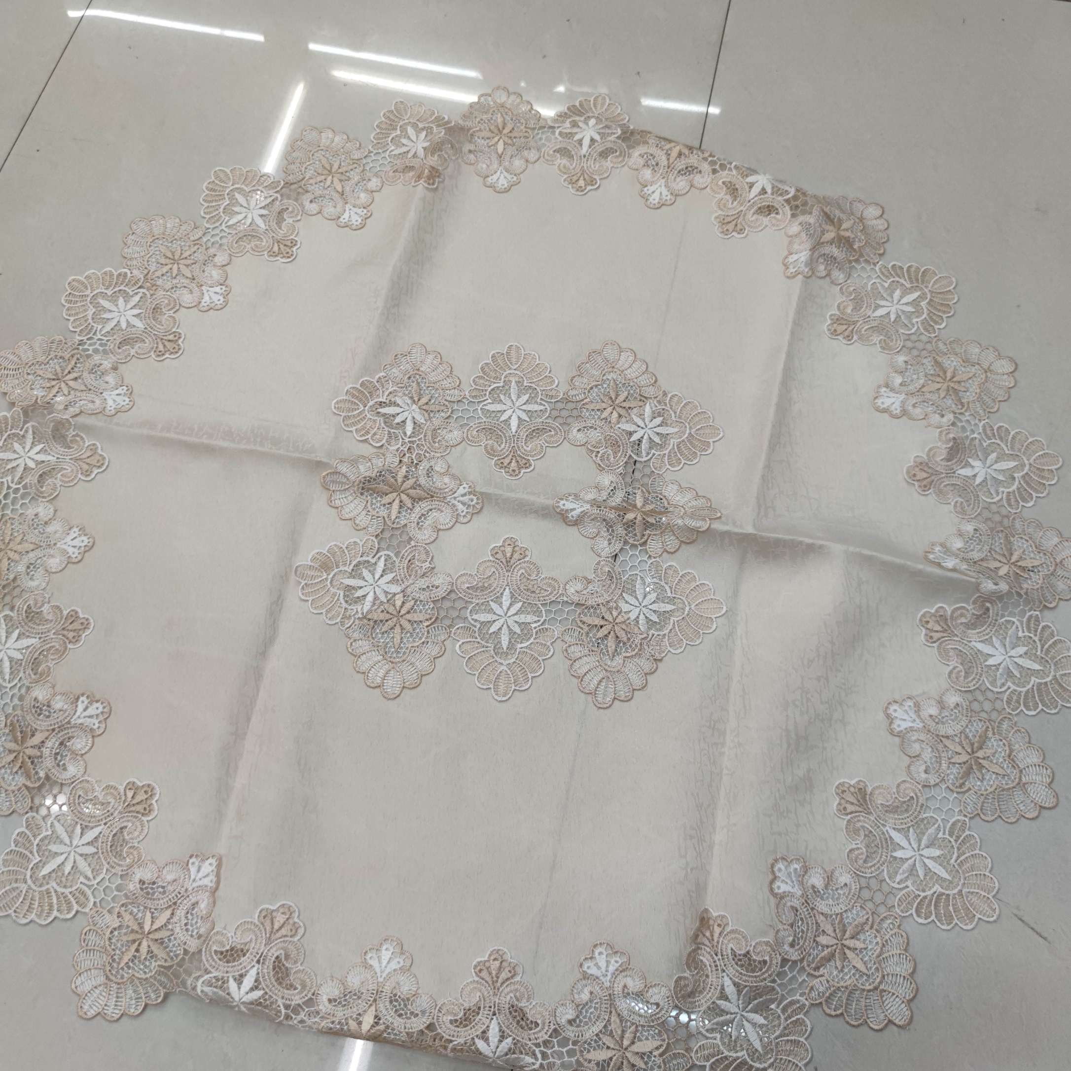Round table mat thumbnail