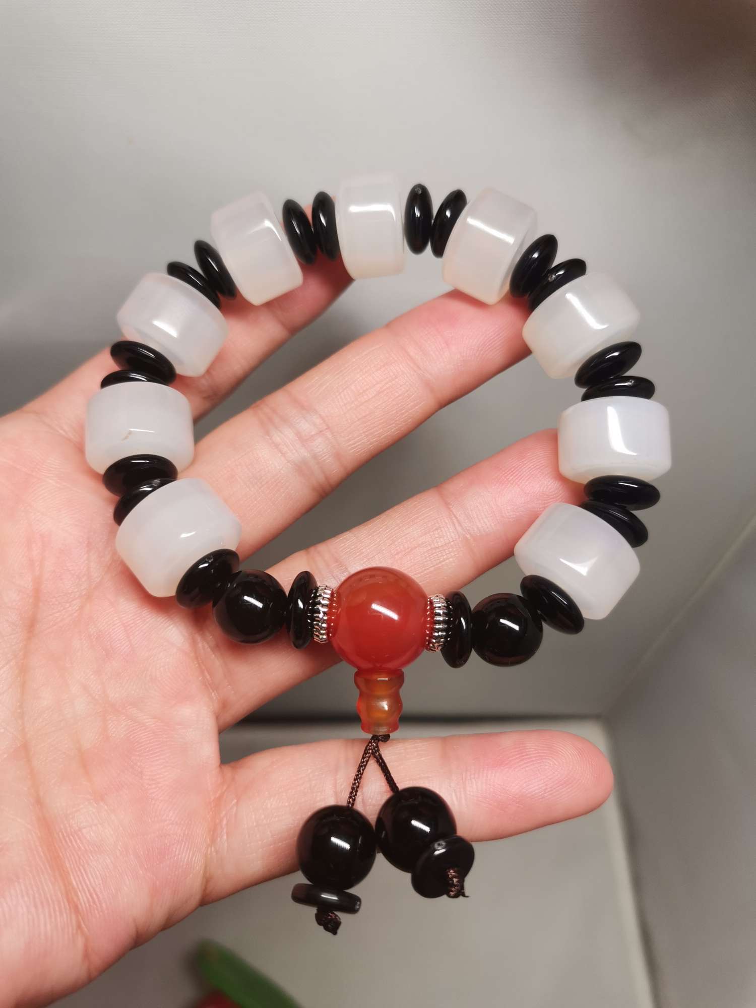 Calcedonia natural. Pulsera de elevación del festival