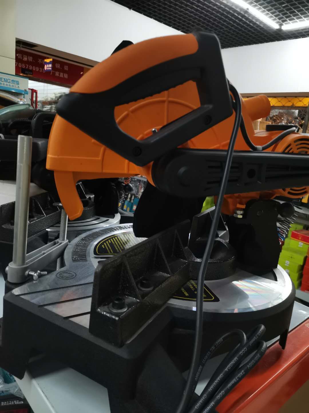 The 12-inch aluminum saw machine is sold at a low profit margin but in large quantities. It operates with integrity and has excellent quality, earning high praise details Picture