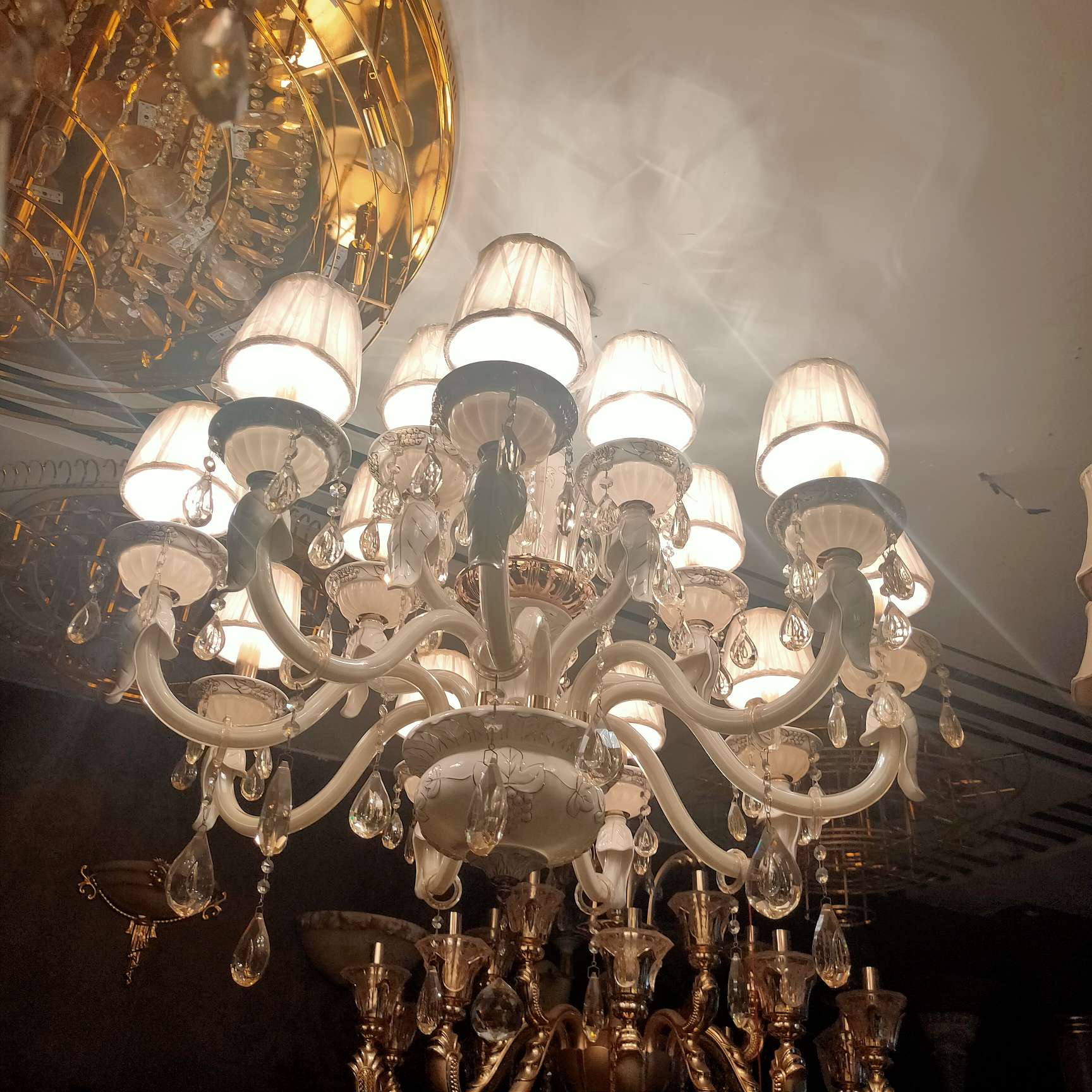 European and Nordic style all-copper crystal lamps, light luxury chandeliers, simple and modern living room lamps, bedroom and dining room lamps, crystal lamps Application Scenario