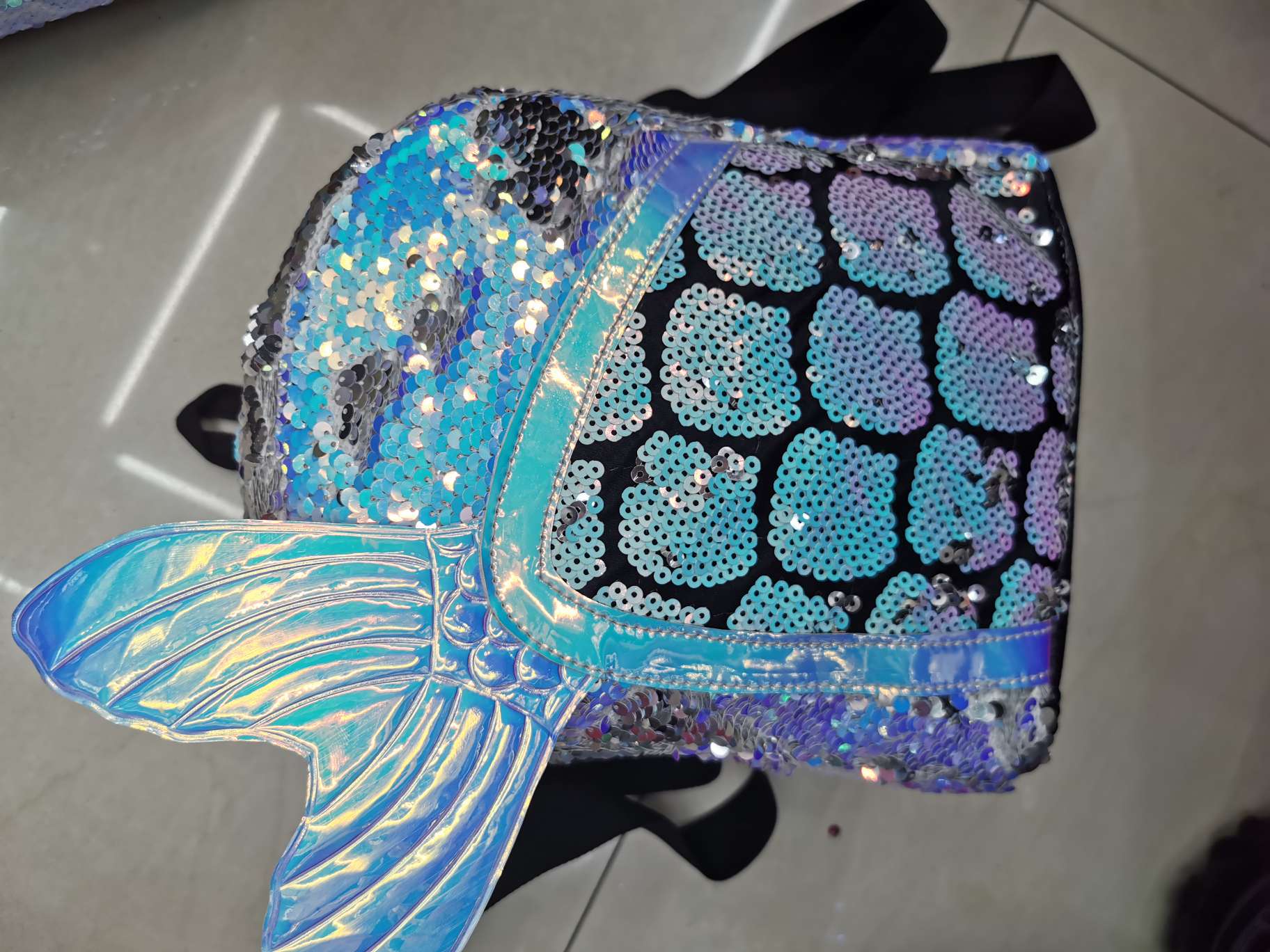 Sequined mermaid tail bag details Picture
