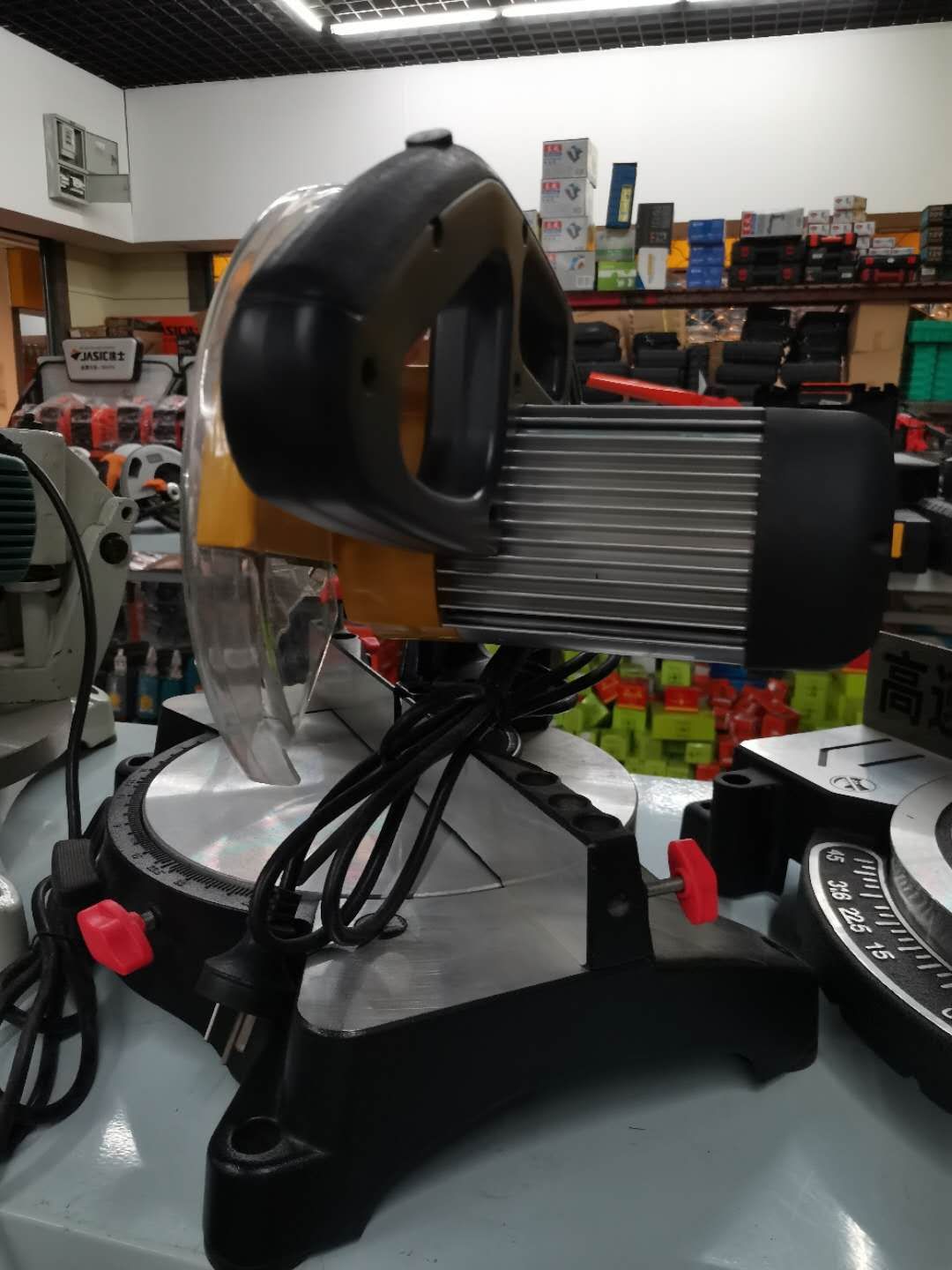 The aluminum sawing machine induction motor is sold at a low profit margin but in large quantities, operates with integrity, and has excellent quality, earning high praise details Picture