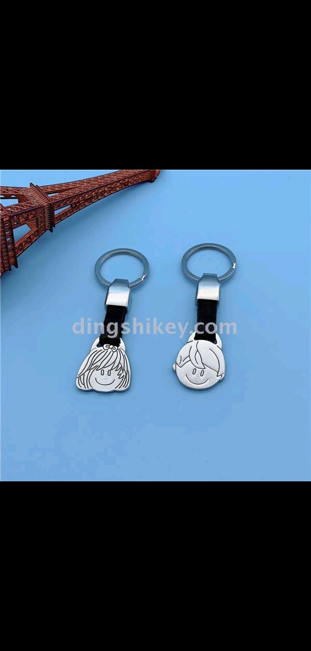 Zinc alloy keychain with leather pendant Application Scenario