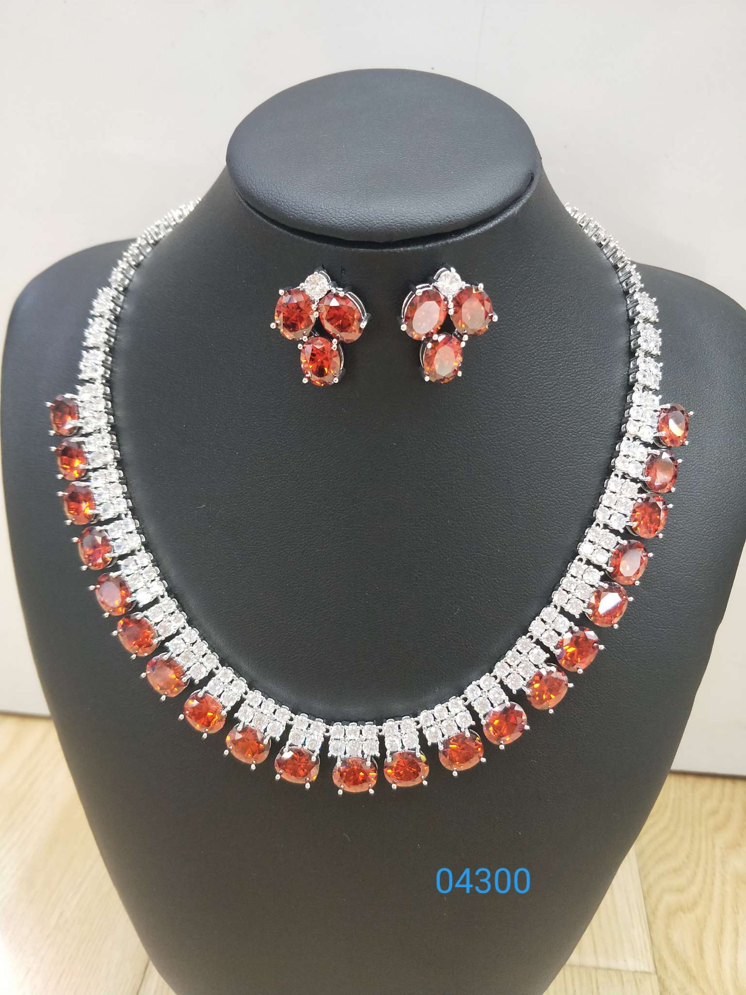 Red denel-shaped chain