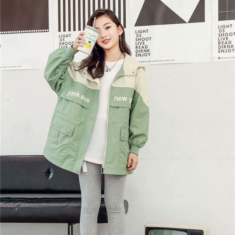 Girls' Wear 2020 New Spring and Autumn Edition Korean version of loose western style girls' trench coat fashion in the long thumbnail
