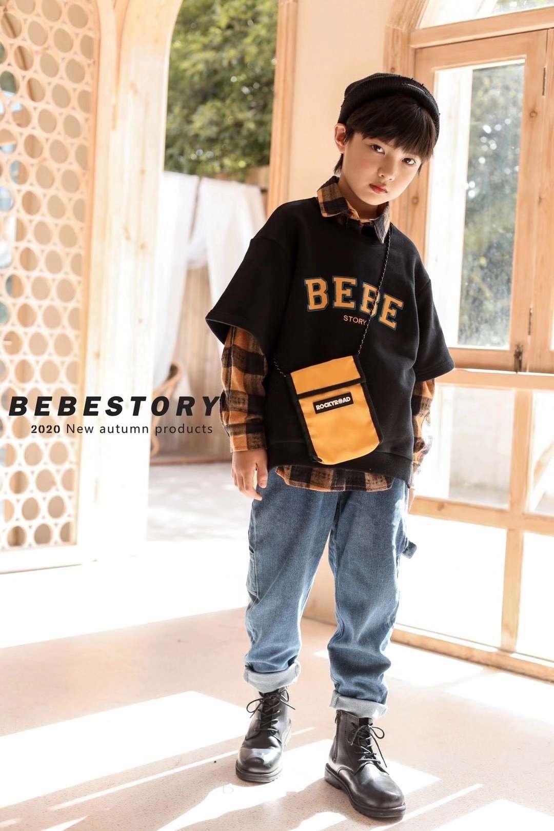 字母印花抽肩袖套头v