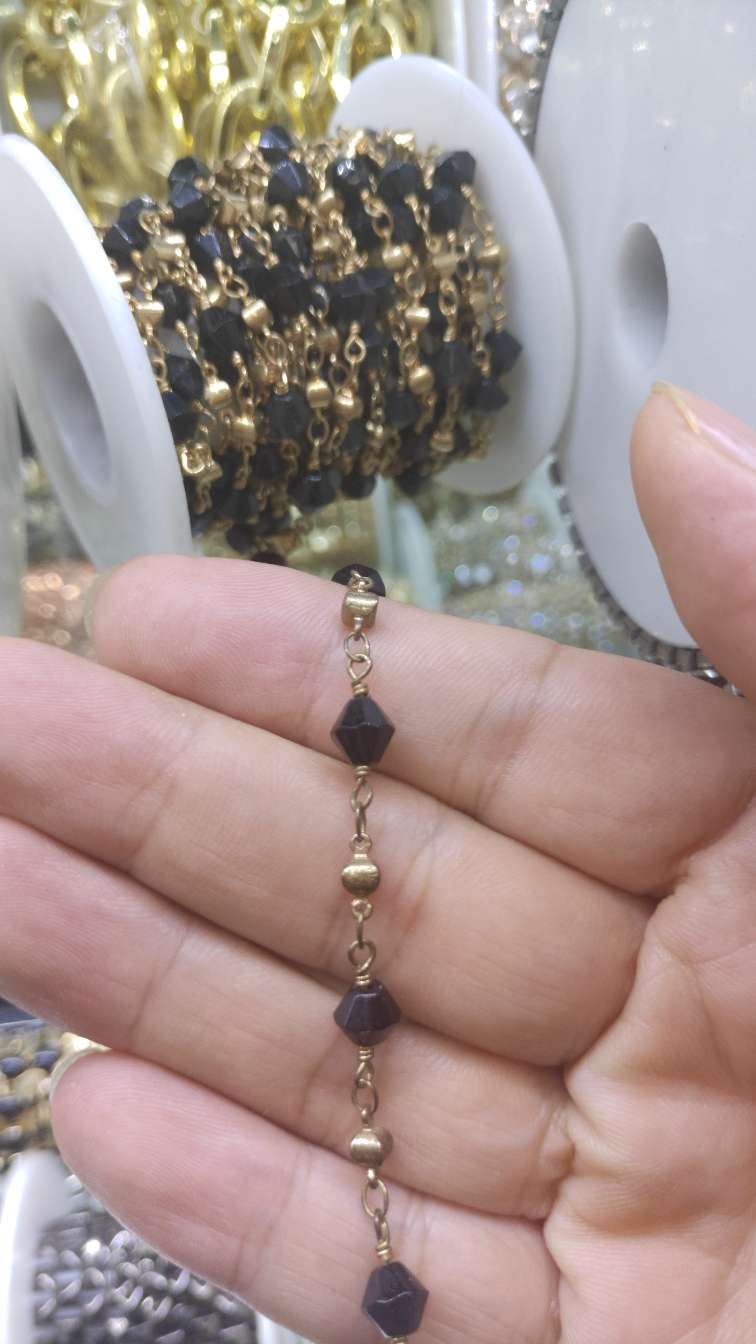 Hand chain clip black beads