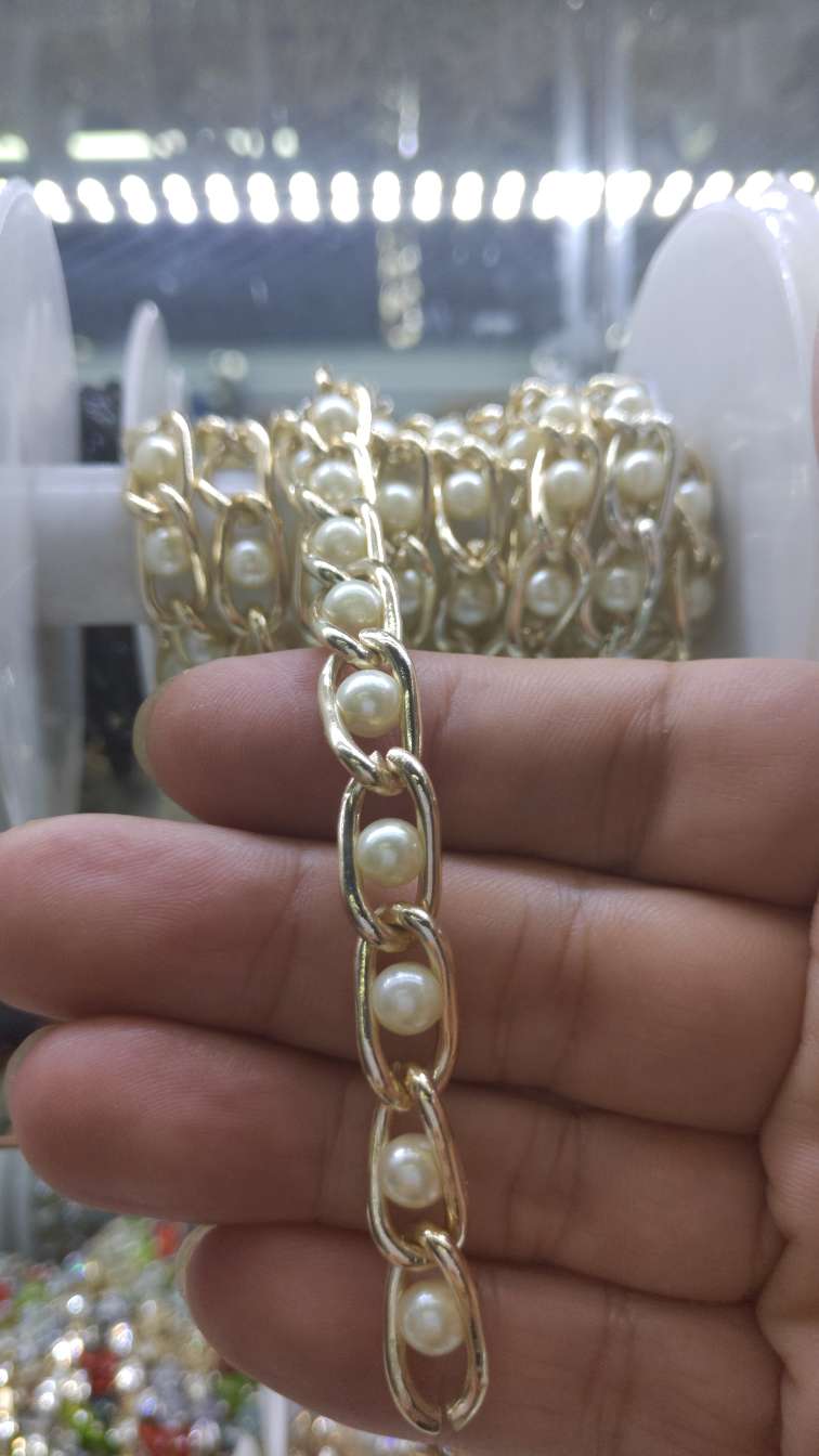 6 centipin white beads
