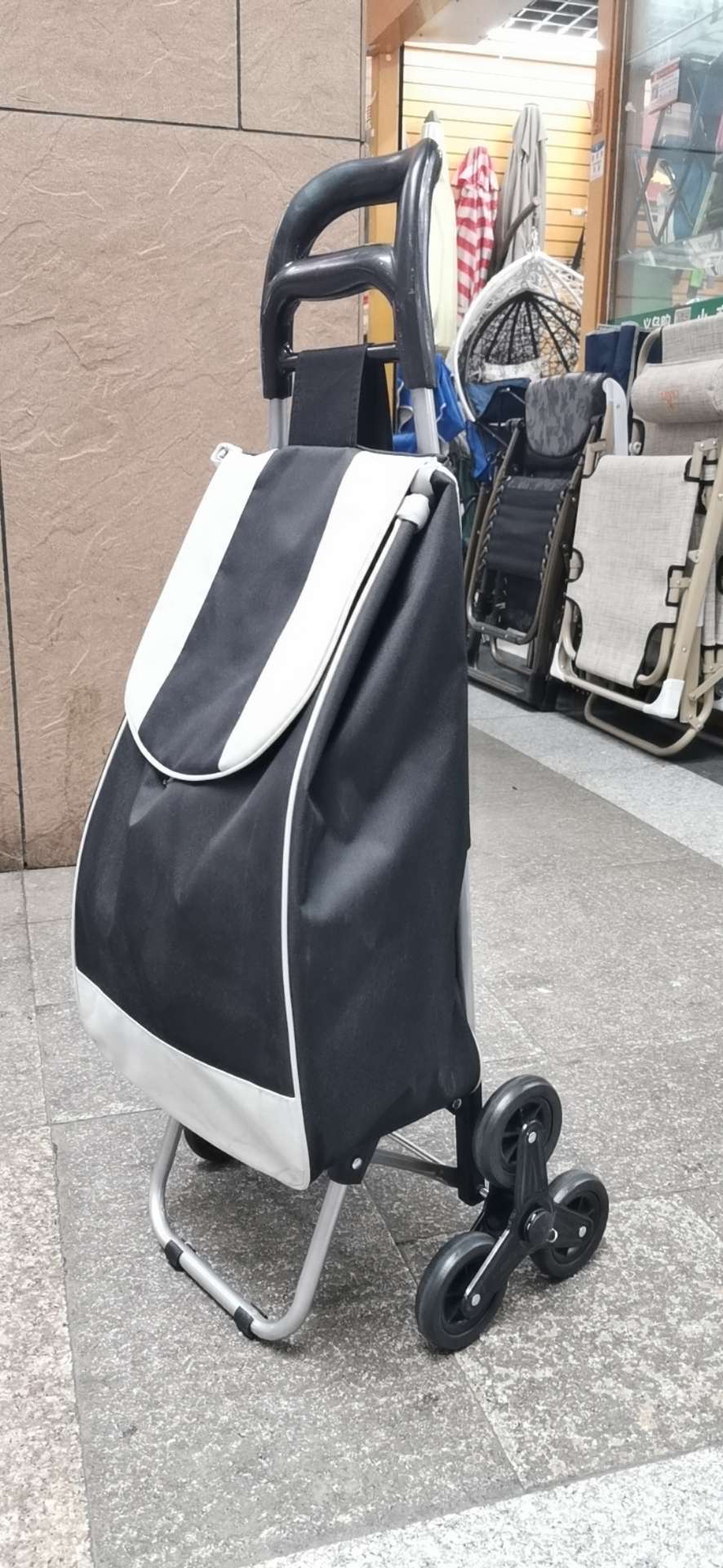 A-09A Monochrome Tricycle