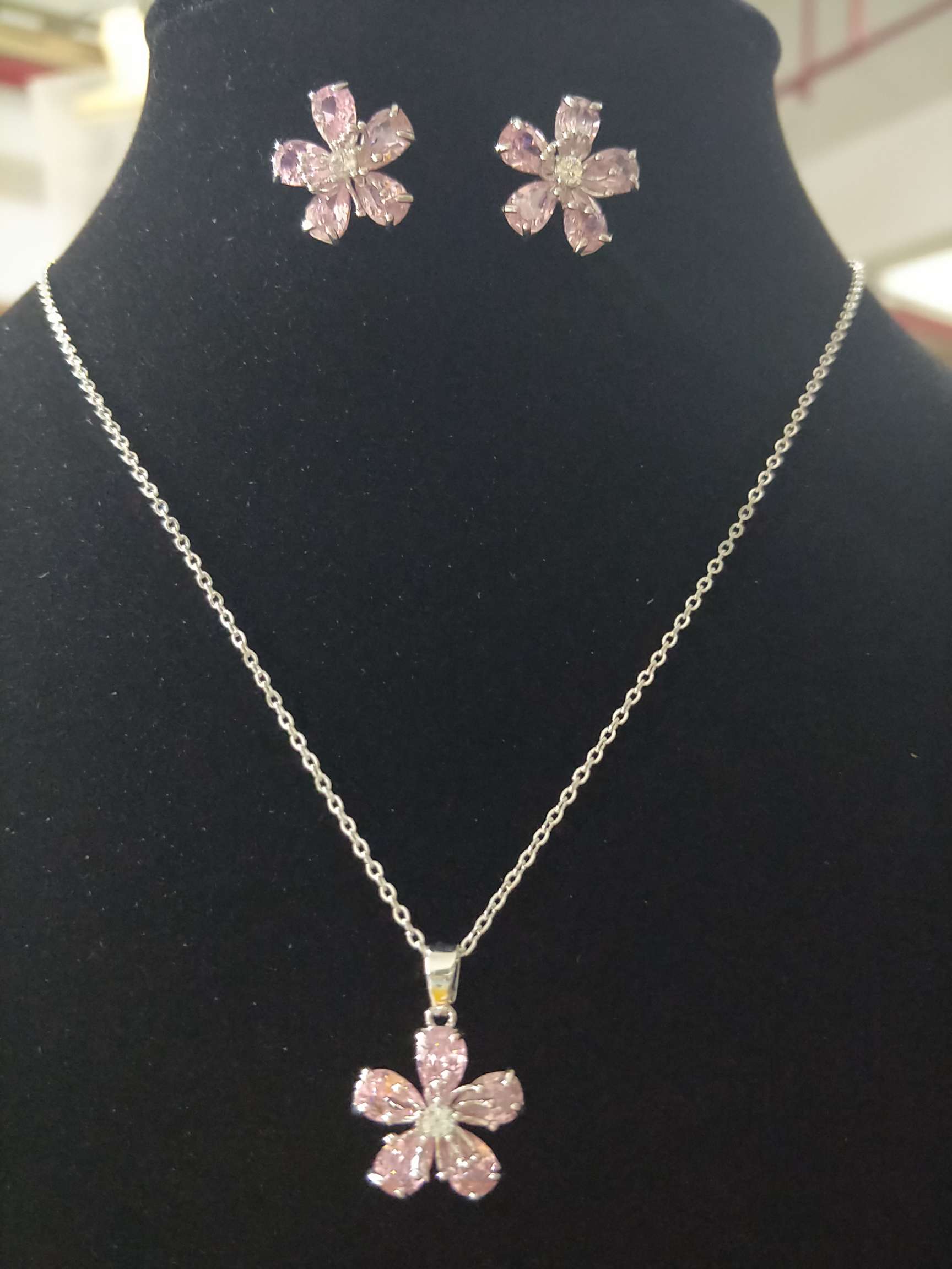Fine chain