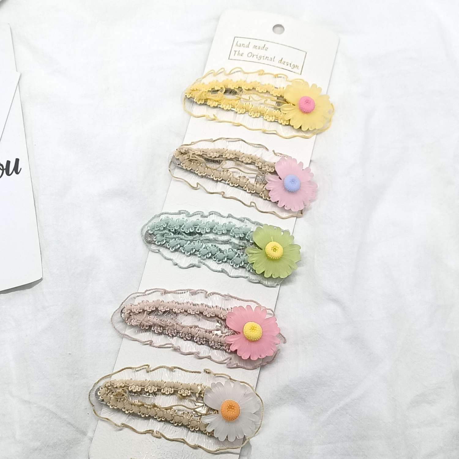 The hairpin is a super fairy-like female forest style, paired with lace, a simple and elegant Korean Internet celebrity. It features a fringe at the back of the head and a top clip Specification image