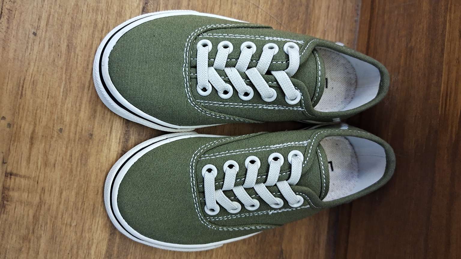 板鞋，孩童，轻便。