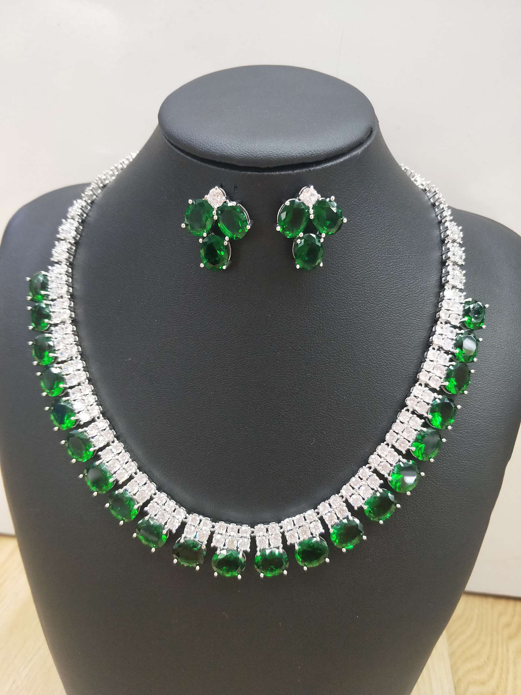 Green denier stone chain