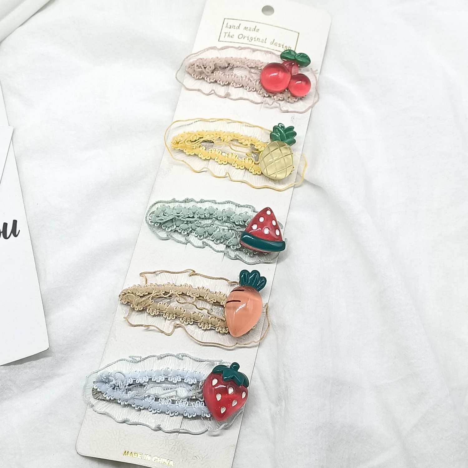 The hairpin is a super fairy-like female forest style, paired with lace, a simple and elegant Korean Internet celebrity. It features a fringe at the back of the head and a top clip details Picture