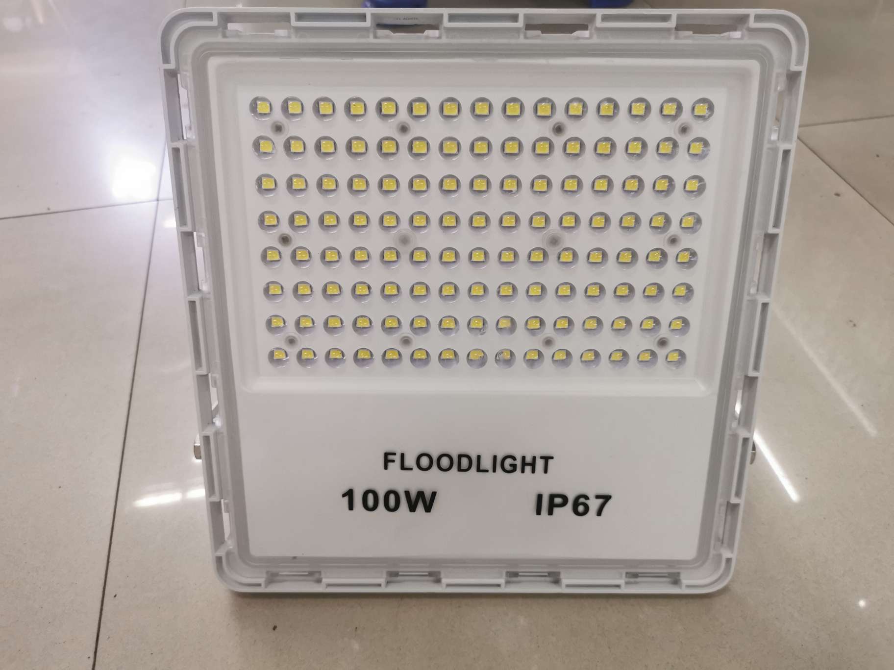 星脉系列LED100W投光灯      图