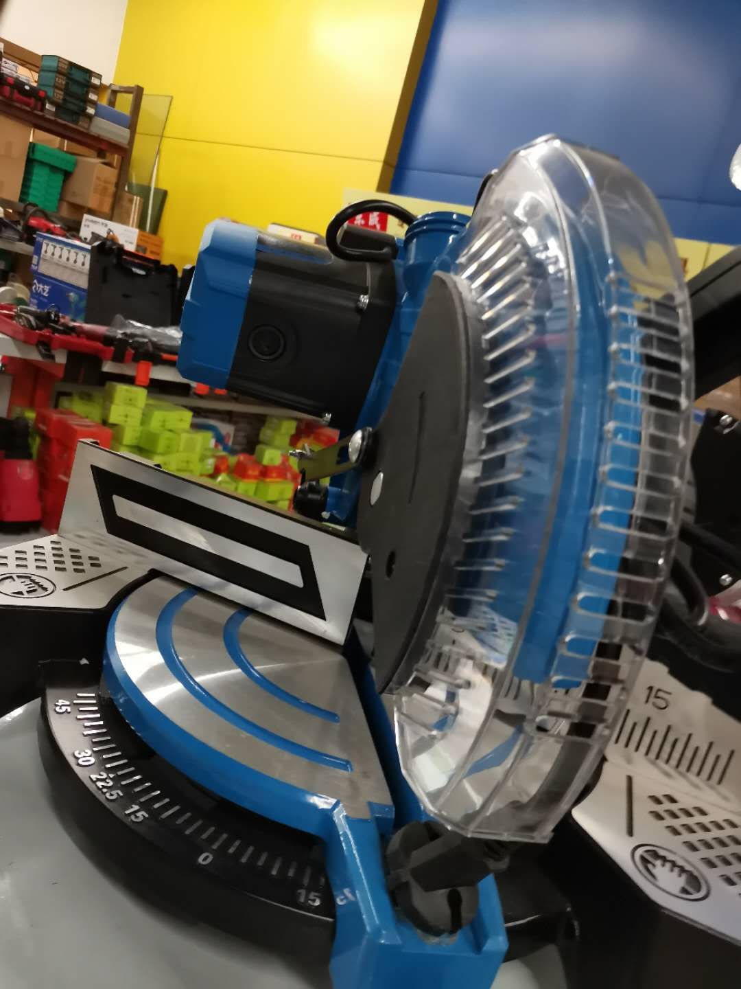The aluminum saw machine is highly praised for its low profit margin but high sales volume, honest operation and excellent quality details Picture