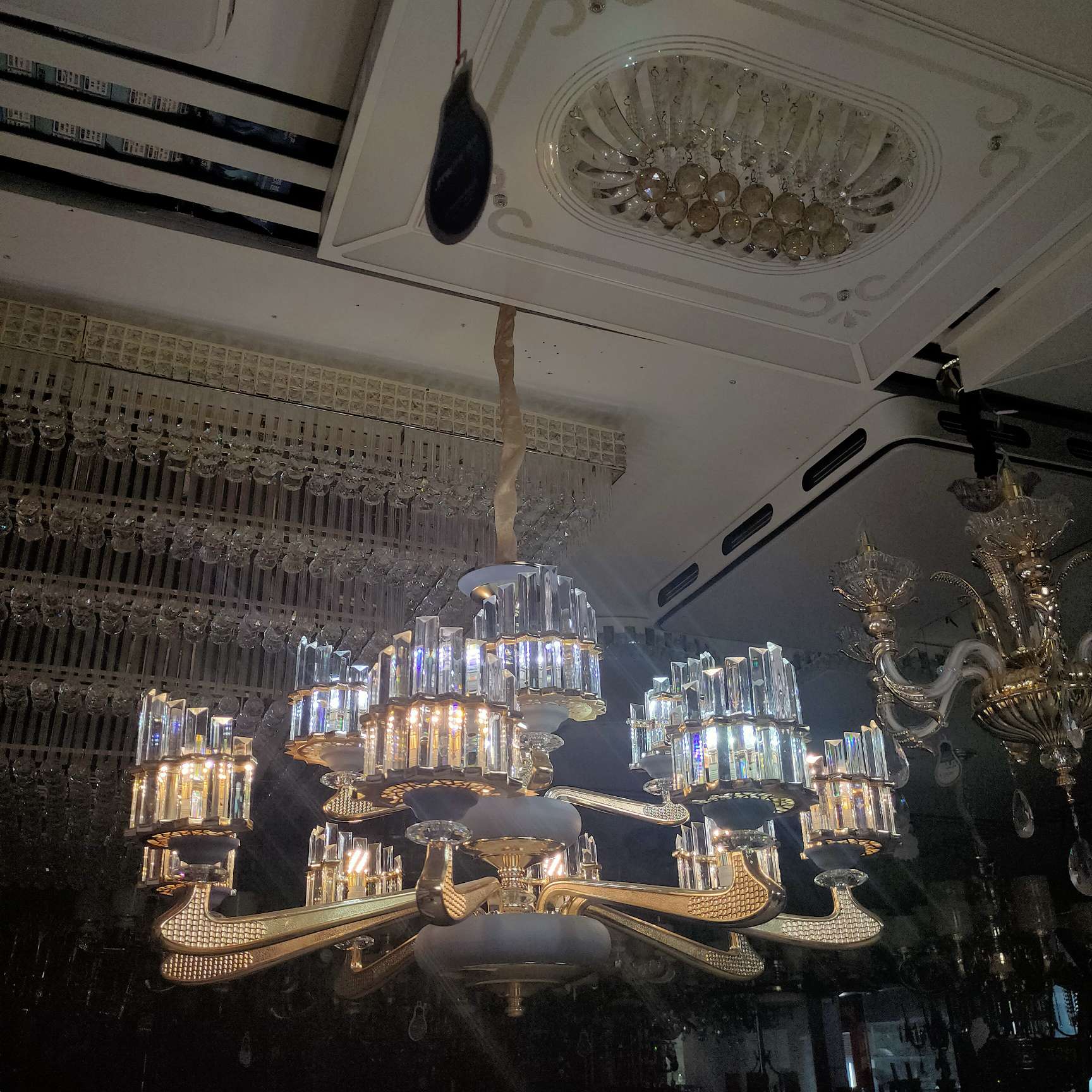 European and Nordic style all-copper crystal lamps, light luxury chandeliers, simple and modern living room lamps, bedroom and dining room lamps, glass crystal lamps undefined