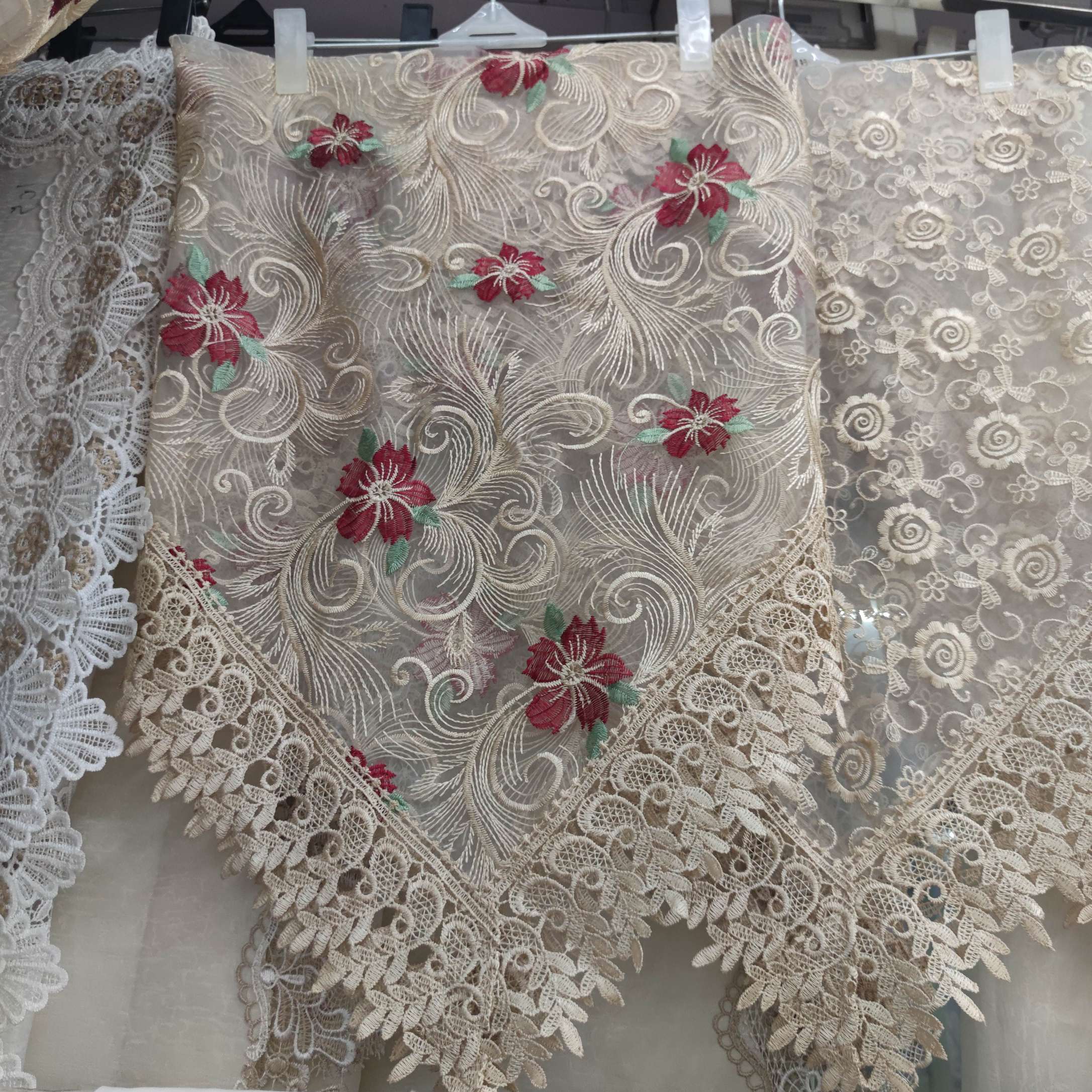 Lace Gold Tablecloths With Table Cushion Flowers