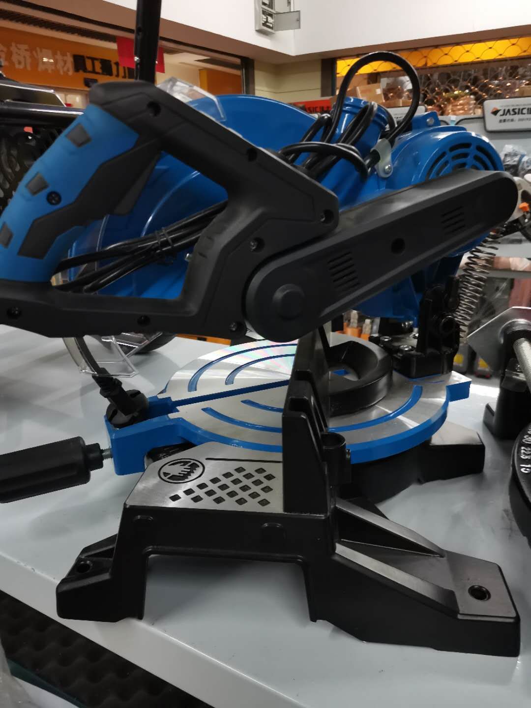 The aluminum saw machine is highly praised for its low profit margin but high sales volume, honest operation and excellent quality Specification image