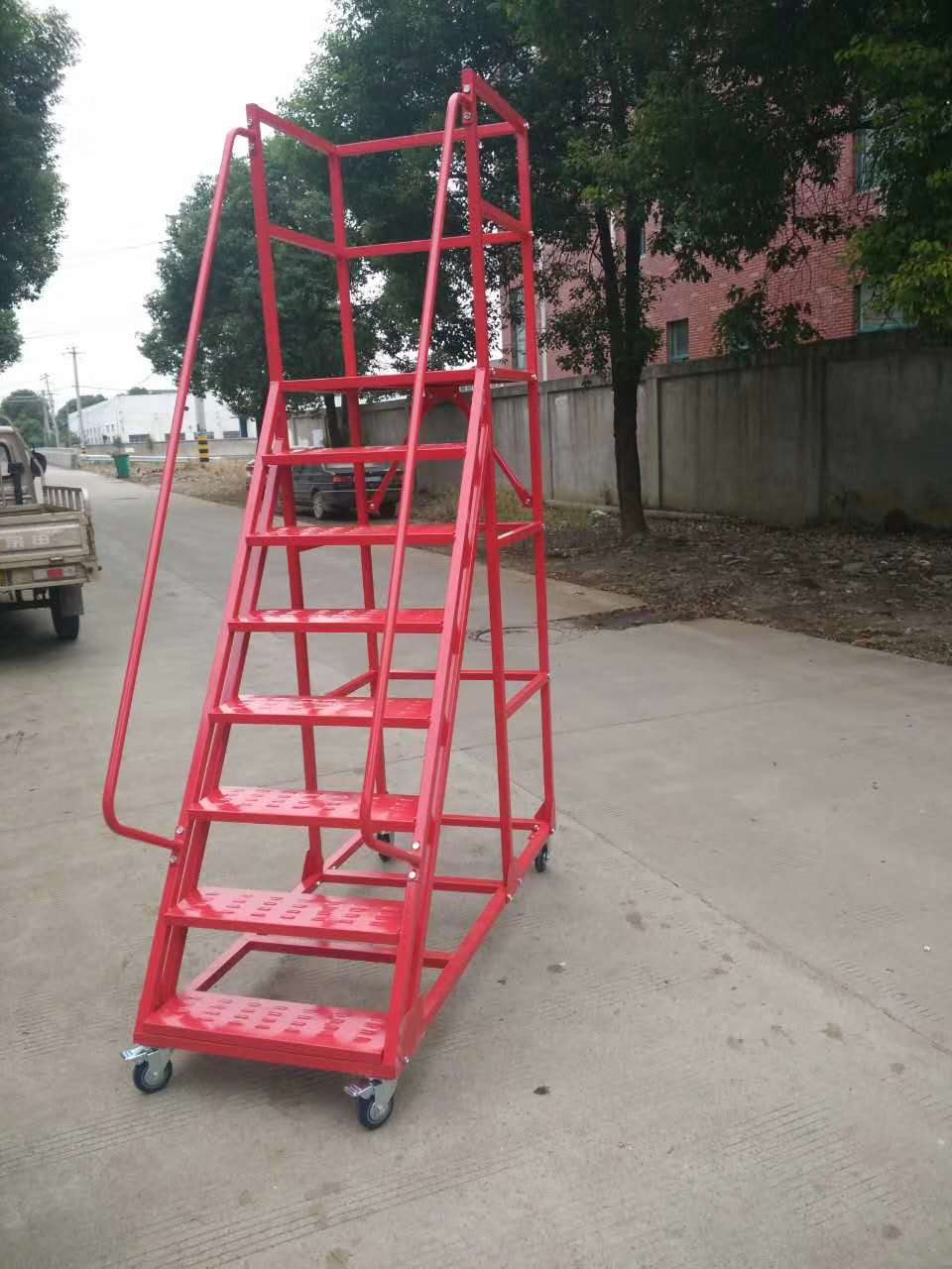 铁质梯子上货梯登高梯有2步，3步，4步，平台高有1.3米，1.5米，1.8米，2米，2. 5米，3米，3.5米，4米细节图