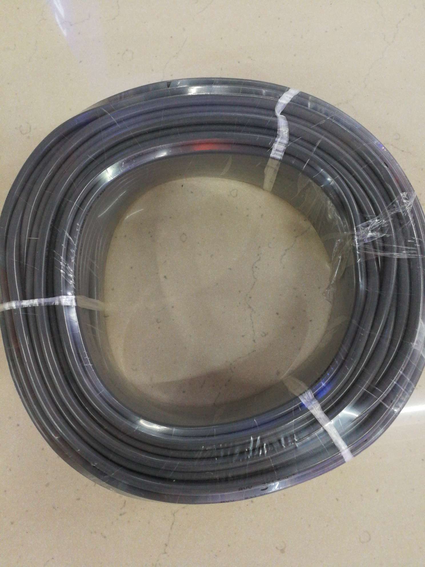 2X1.5 square grey cable full figure