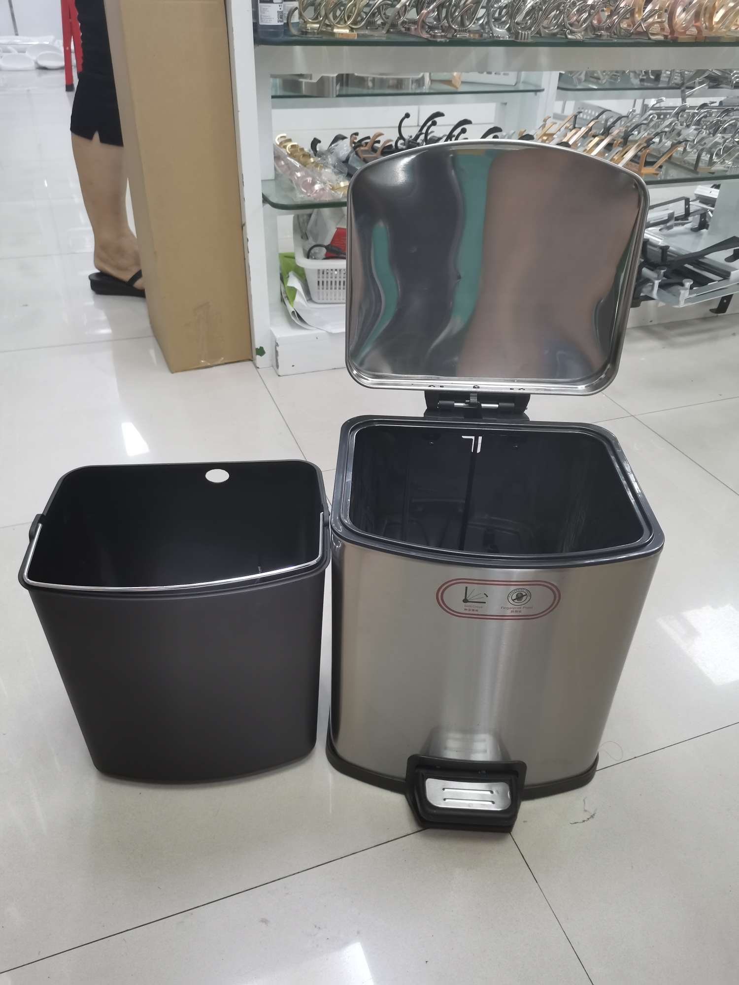 9升 不锈钢垃圾桶 脚踏式垃圾桶产品图