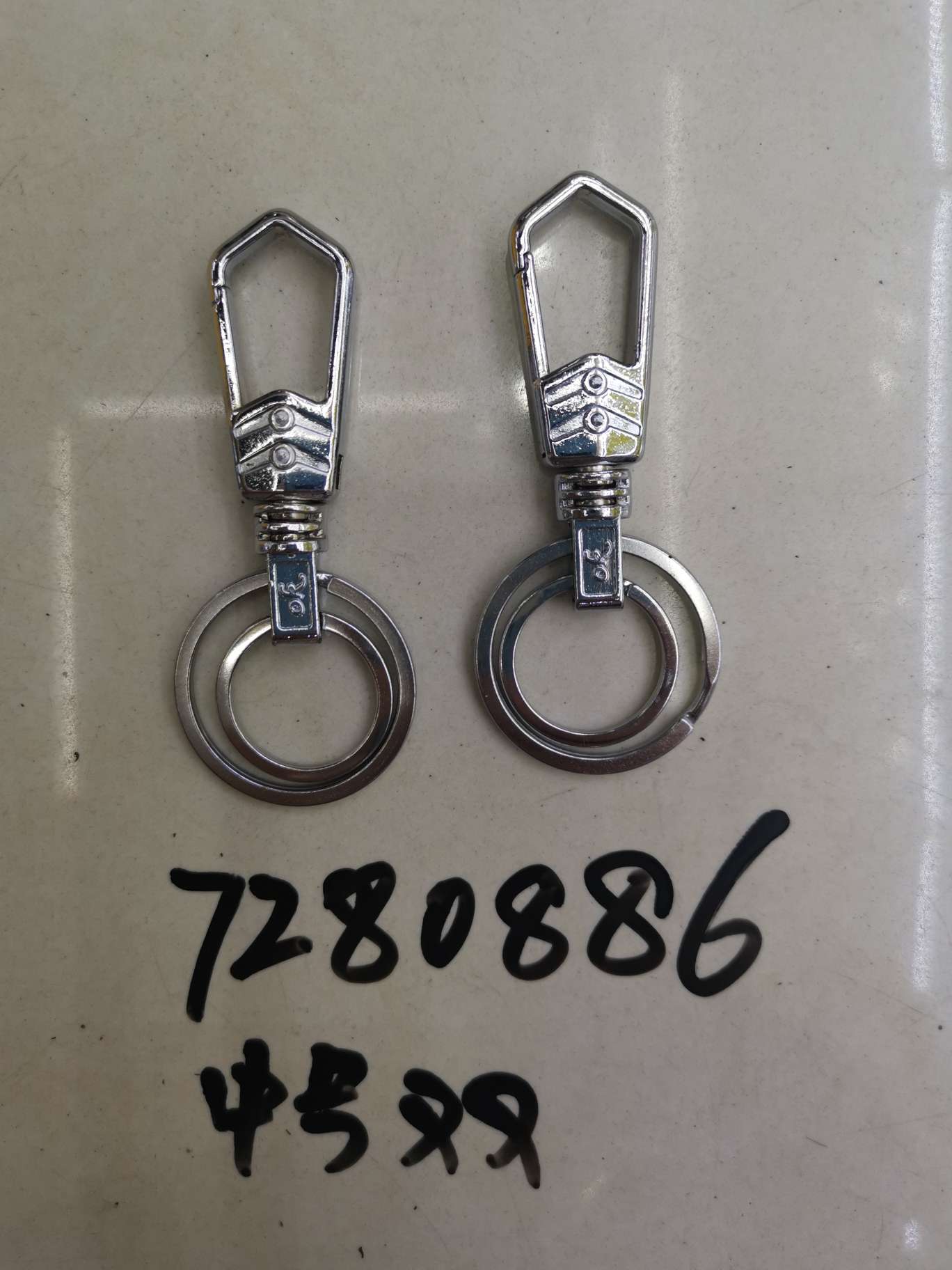 Medium key chain 7280886 thumbnail