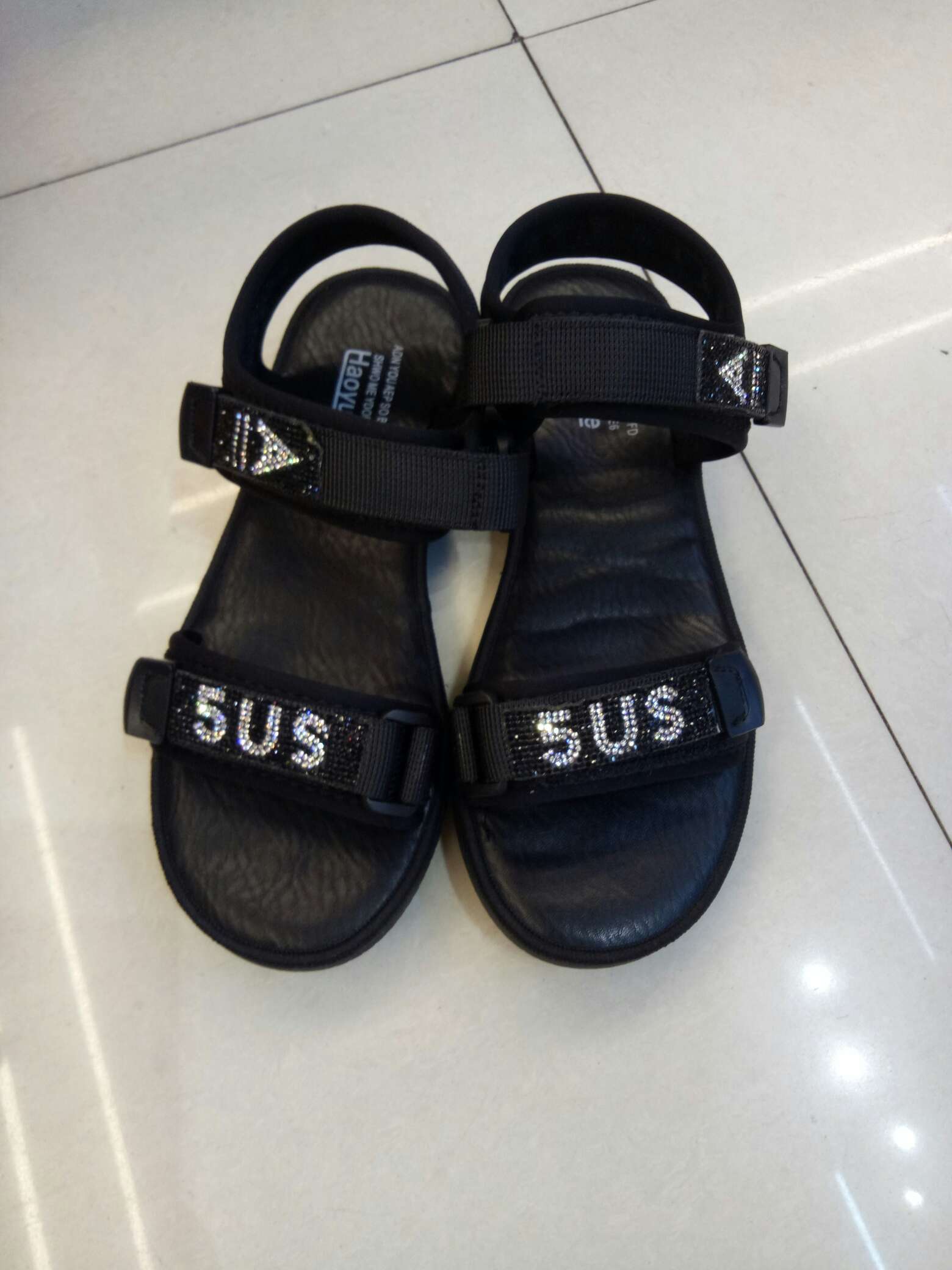 New summer women's sandals with shiny diamonds and a strappy strap, fashionable women's shoes details Picture