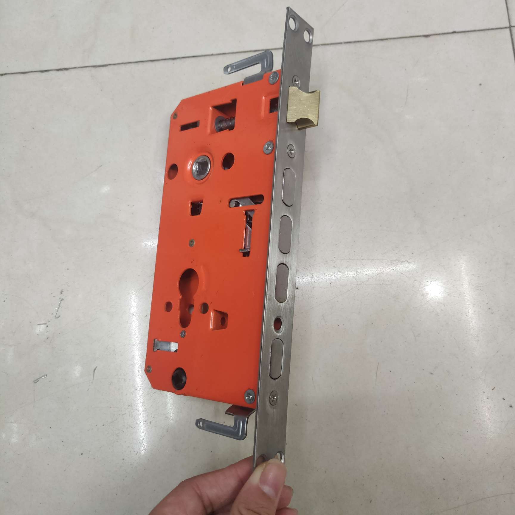 Anti-theft door lock body: copper tongue three-tongue lock body