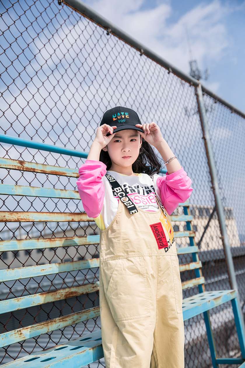 It cannot be compared to a young man's overalls Specification image