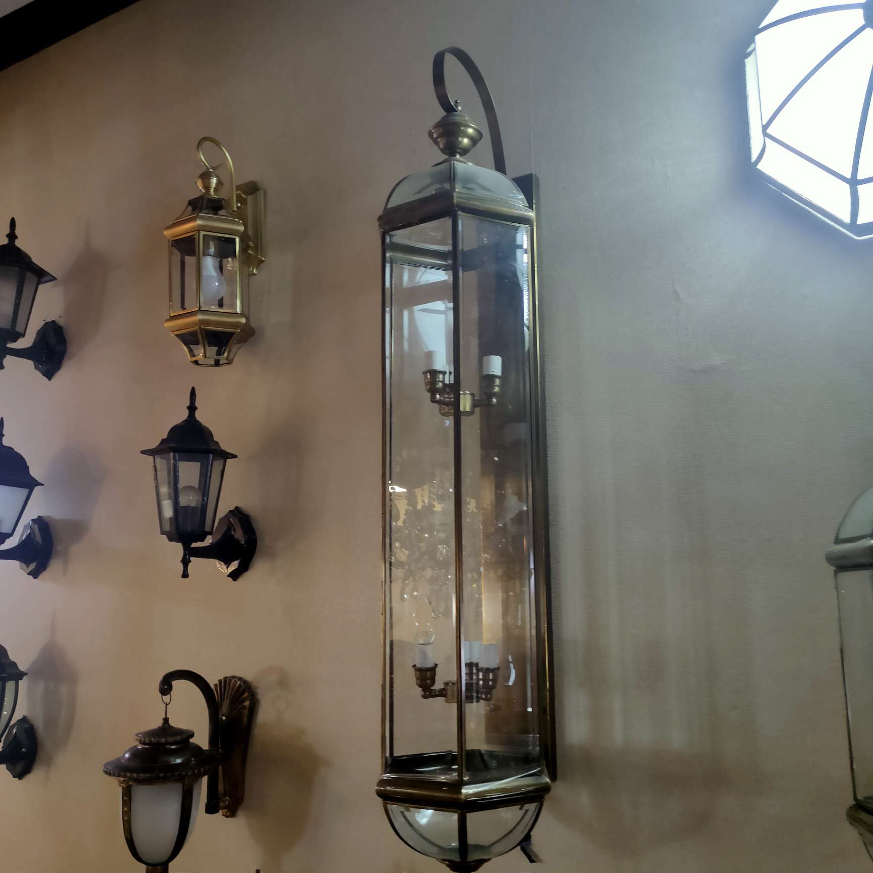LED outdoor outdoor European-style wall lamps, corridor, balcony, retro and simple waterproof staircase, corridor, outdoor wall and courtyard lighting fixtures Item Picture