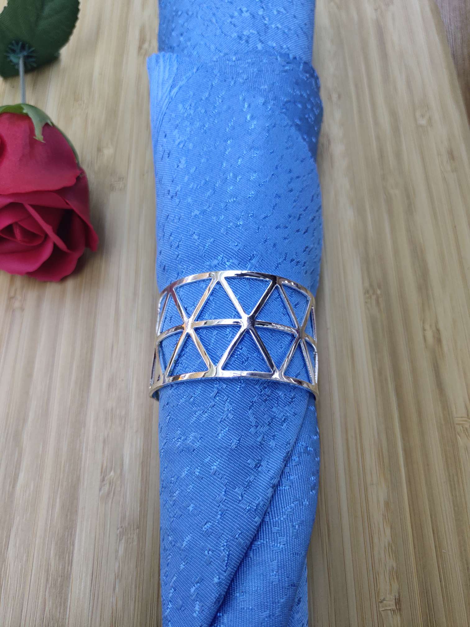 源头工厂 厂家直销新创意 金属电镀餐巾环白底实物图