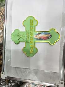 Pendant glow-in-the-dark cross