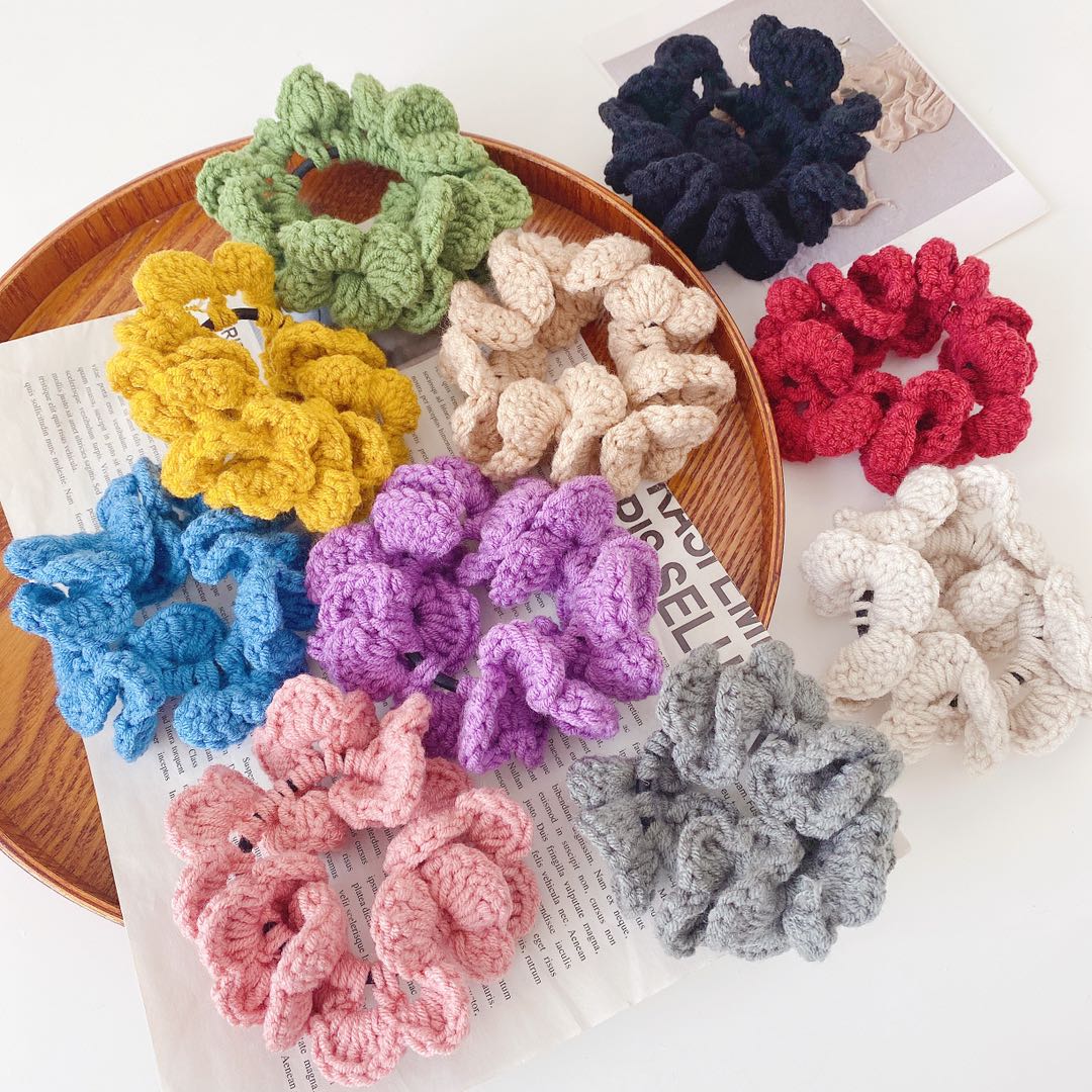 Woolen flower sausage ring