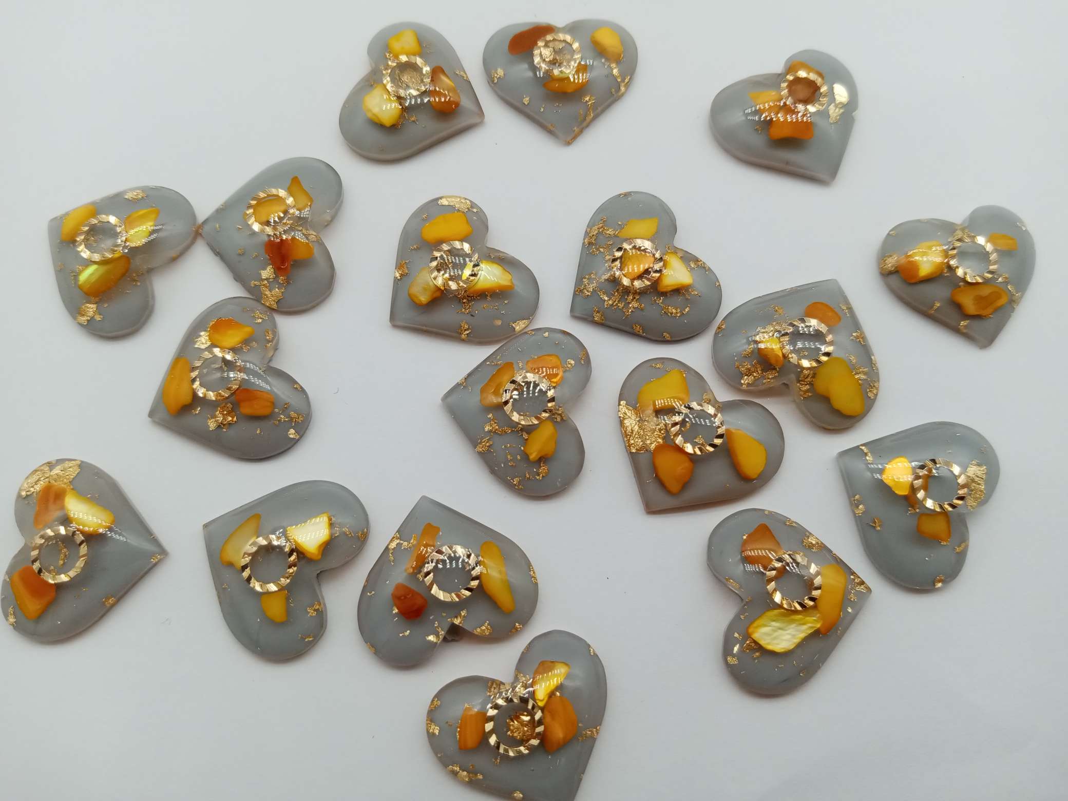 厂家直销桃心树脂加彩色石头加金箔