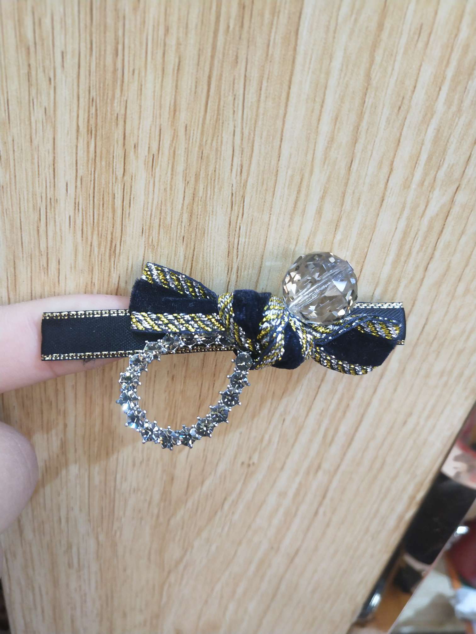 Water droplet knot pinch