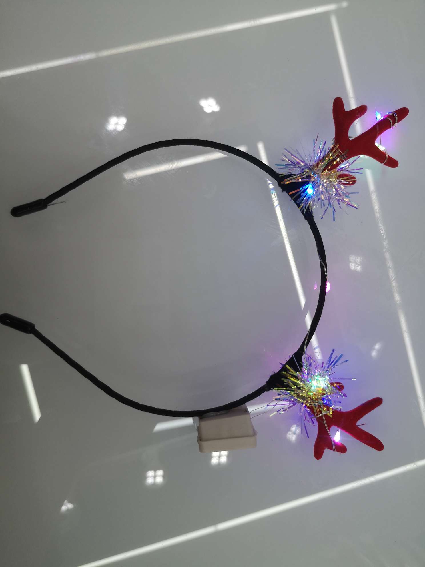 Flashing flocking antlers, antler headbands, antler hairpins, glowing antlers, antlers details Picture