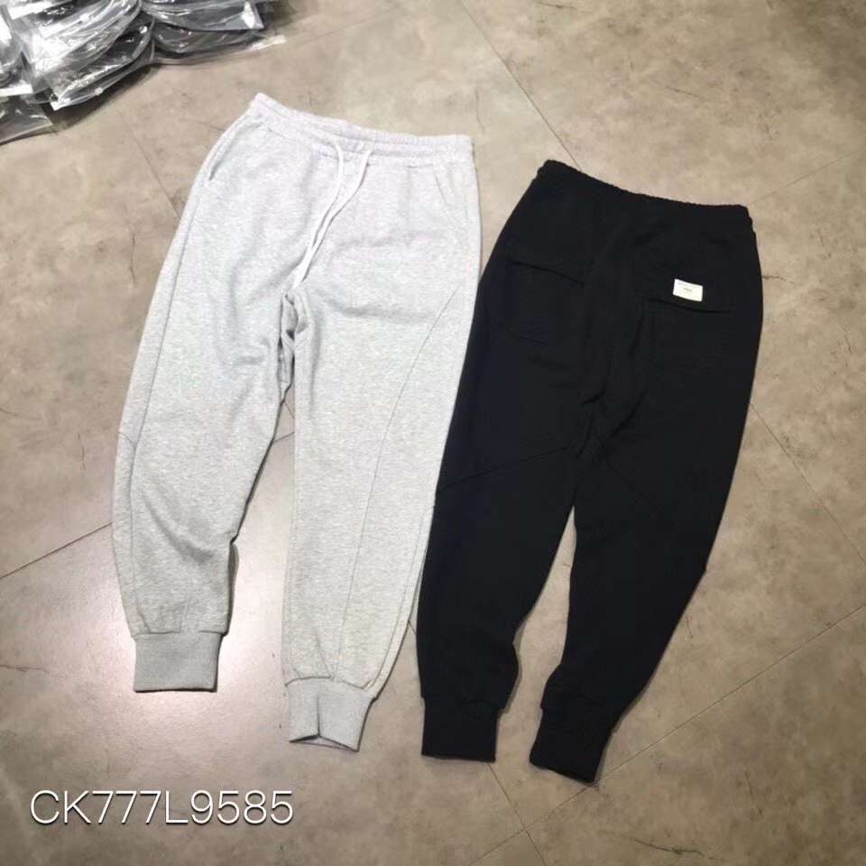 运动裤实物图