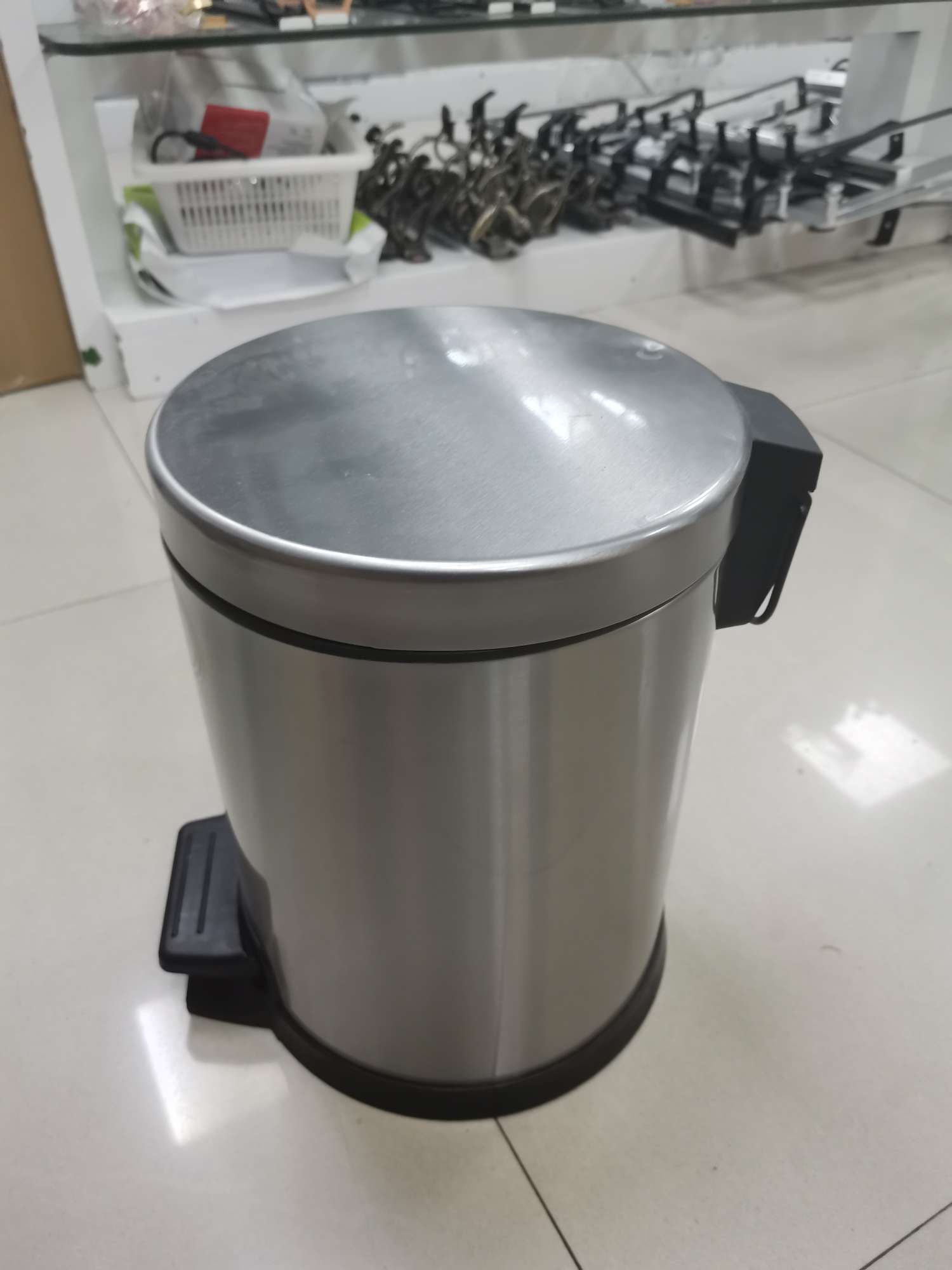 5升 5L 不锈钢垃圾桶 脚踏式垃圾桶白底实物图