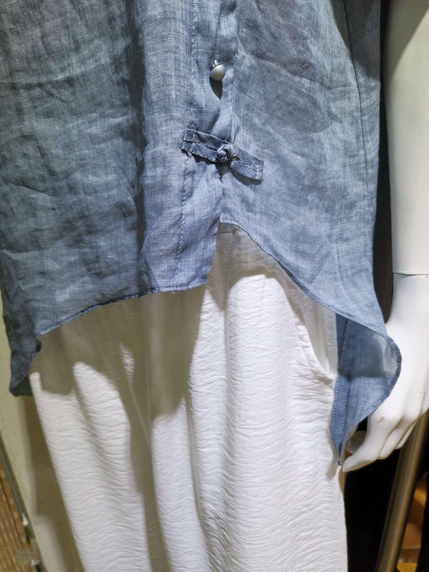 Light blue linen single-breasted casual women's top details Picture