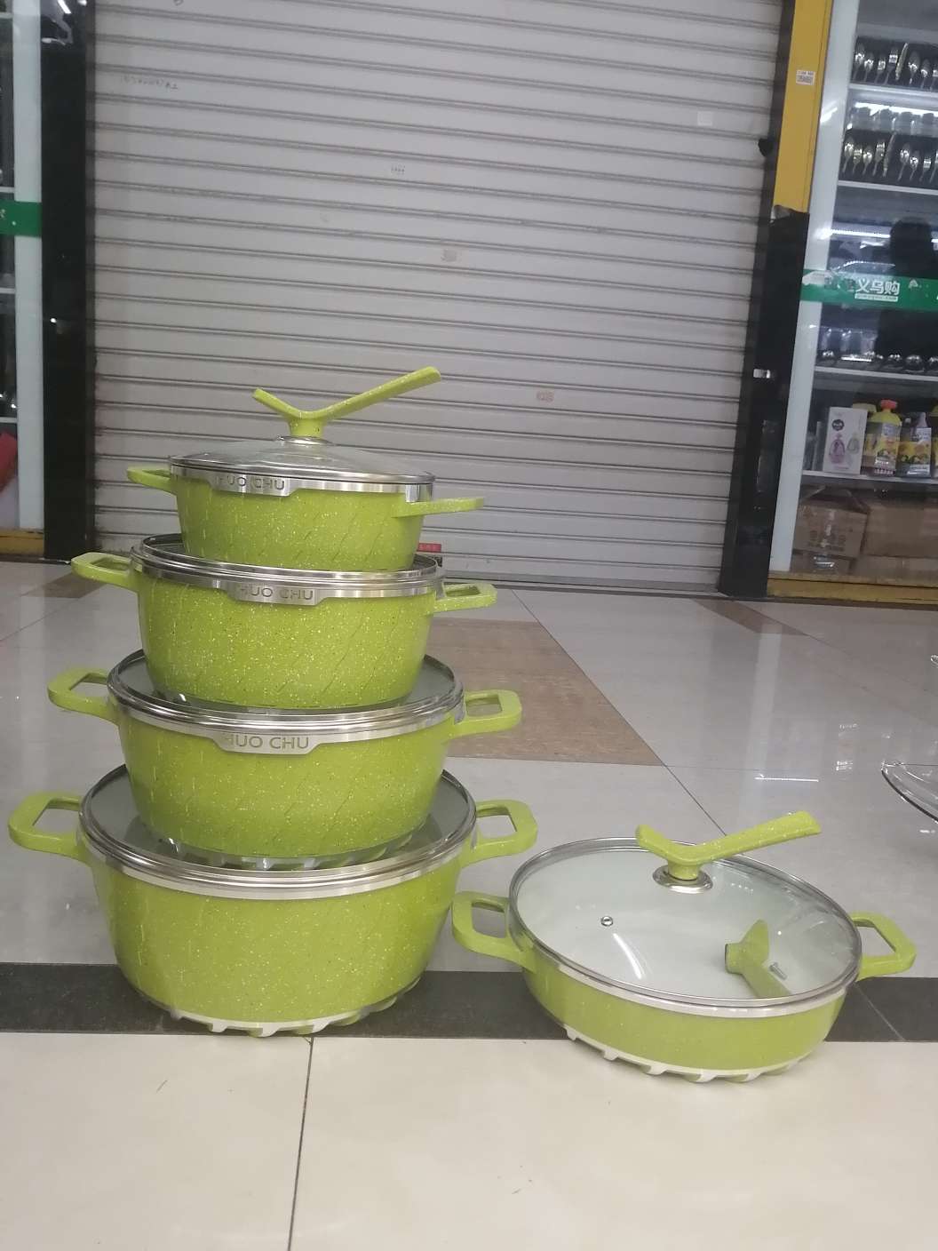 A 10-piece set of ceramic non-stick pot