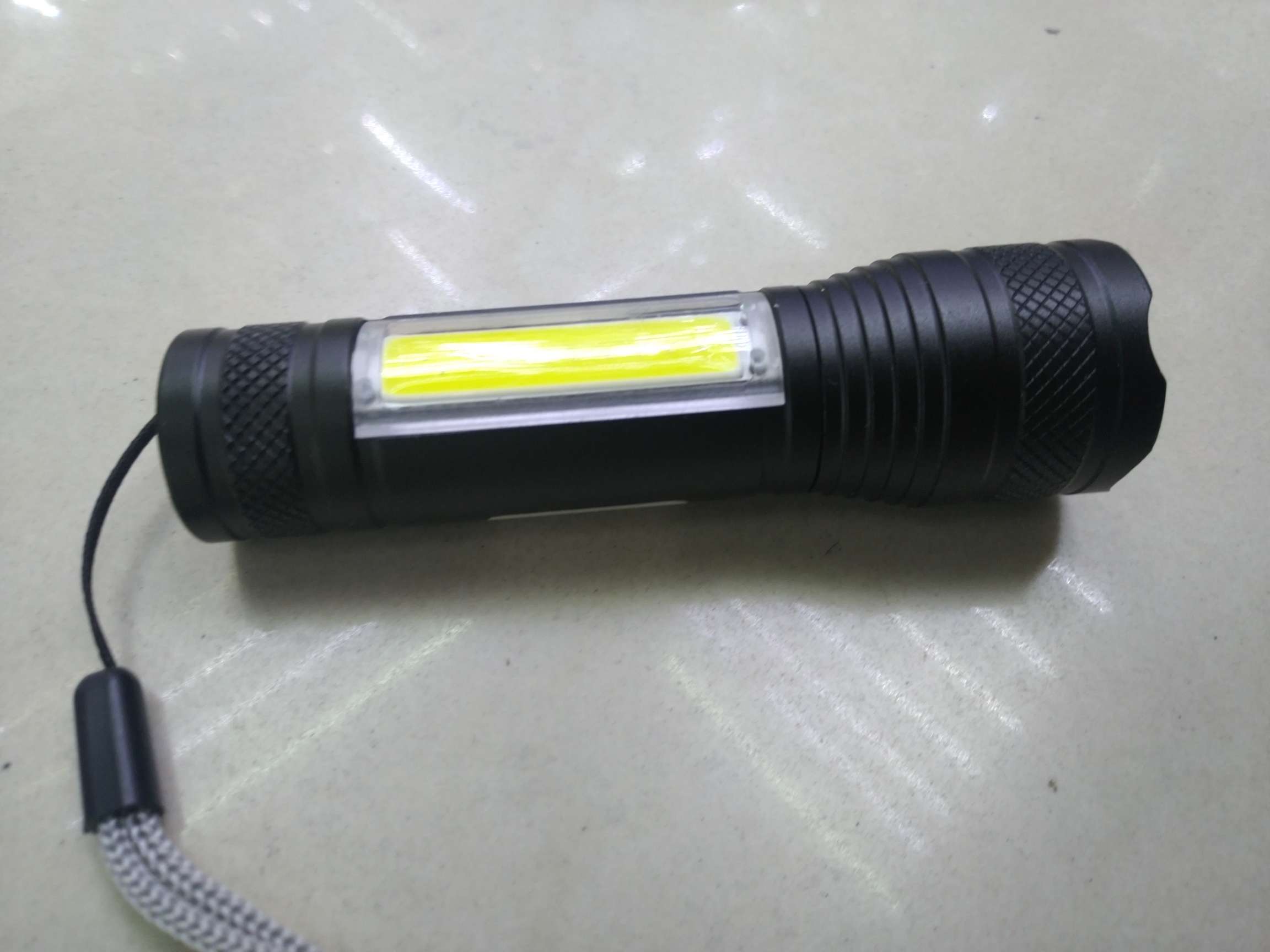 手电筒白底实物图