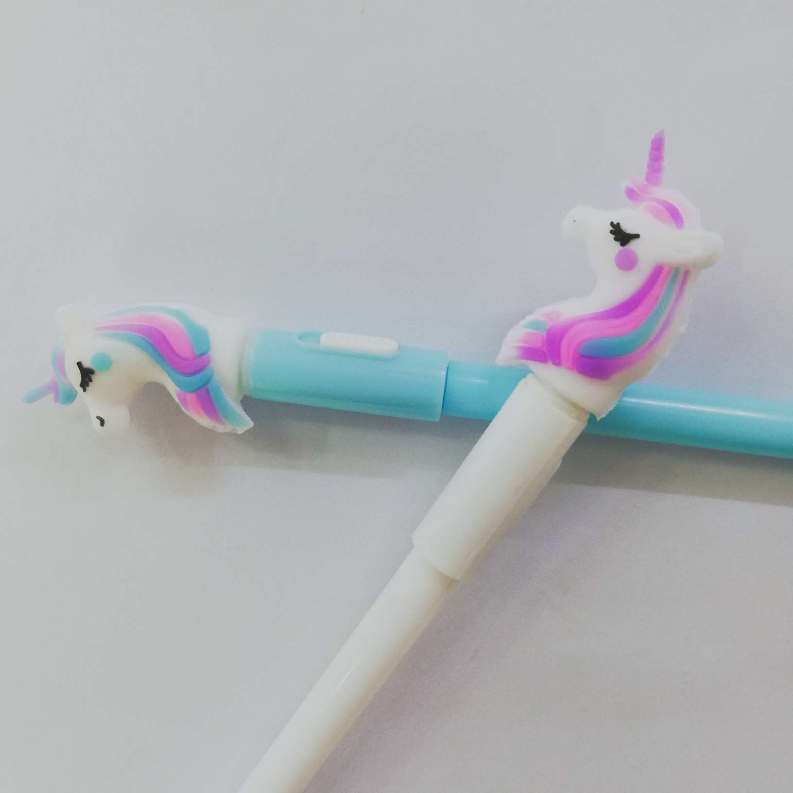 Unicorn-shaped four-color light pen gel pen details Picture