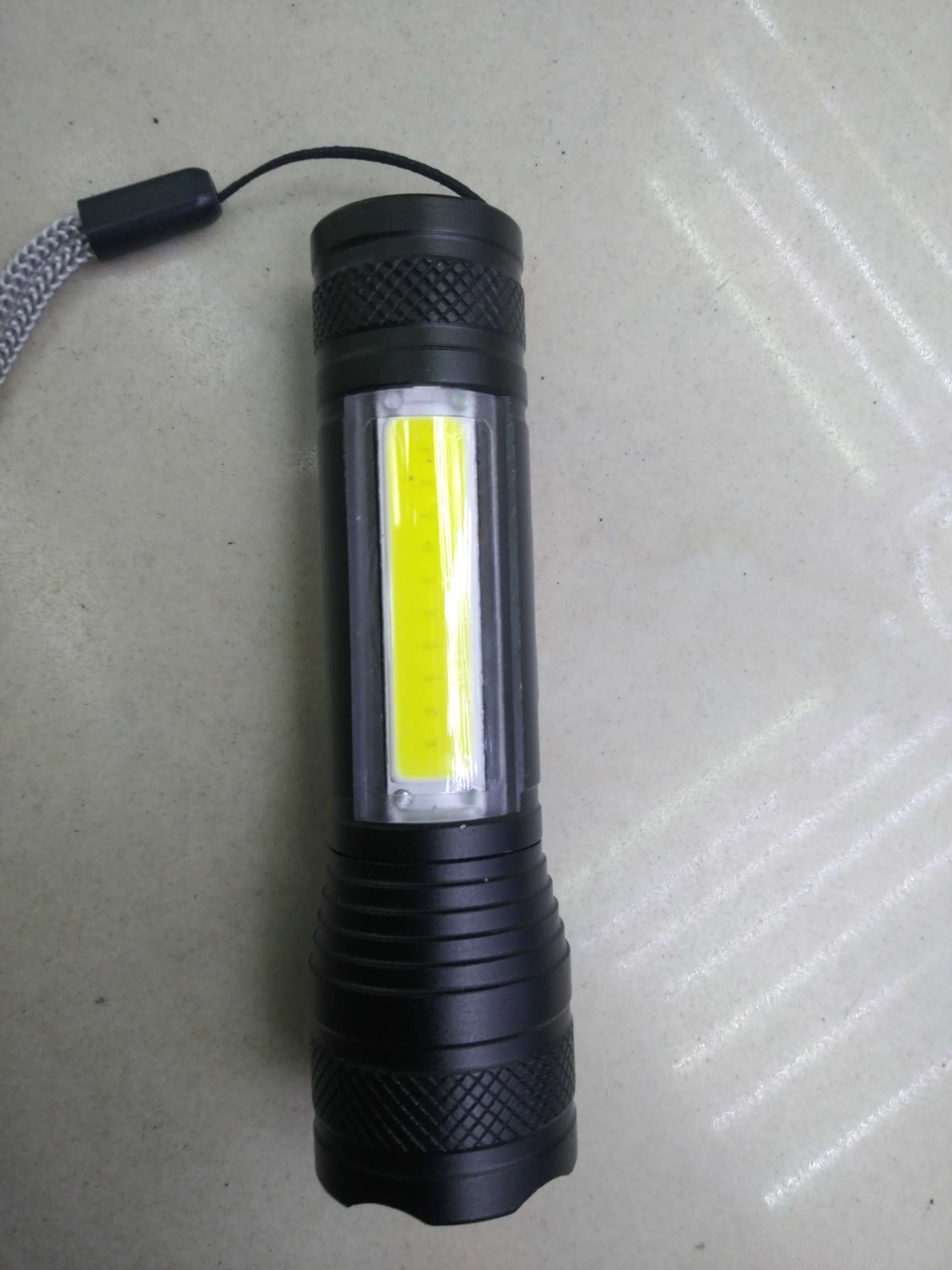 手电筒产品图