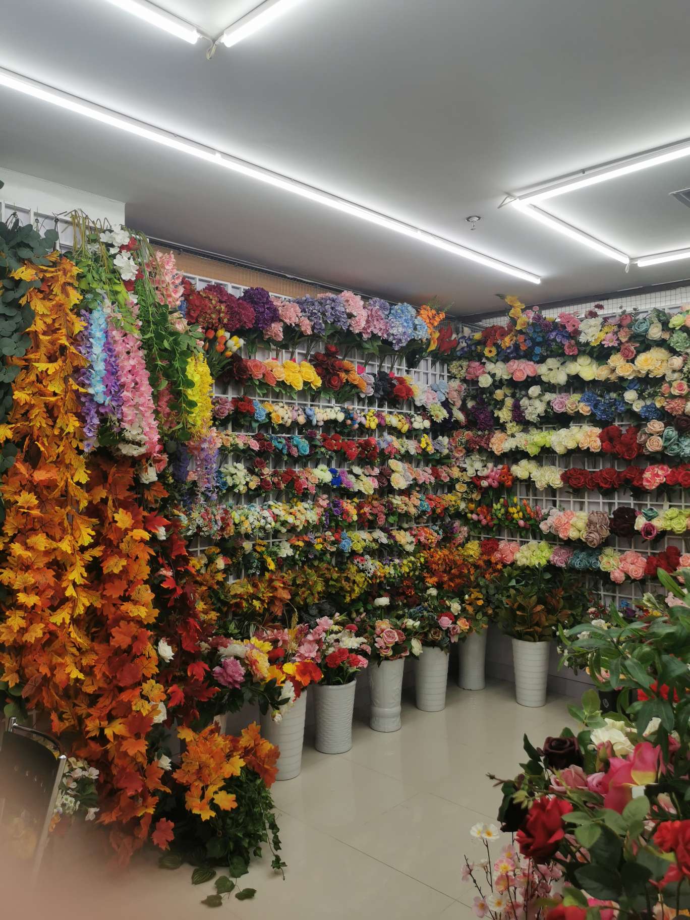 Expand the first branch of Yiwu Abing Silk Flower Accessories Store to the east describe pic - 2