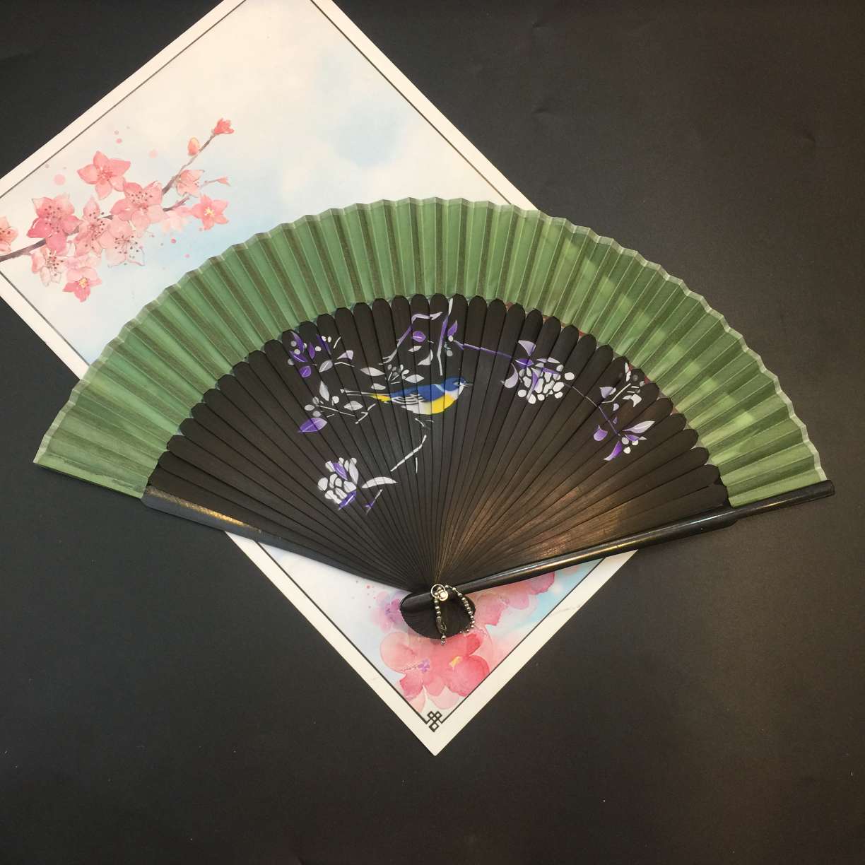 头青喷绘扇细节图