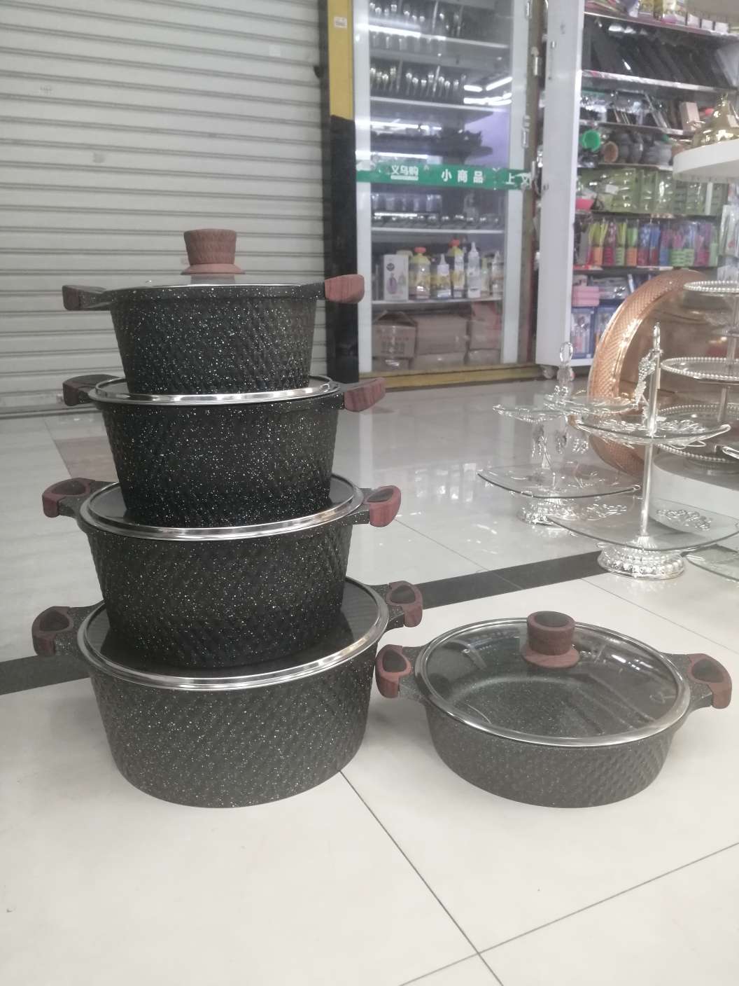 A 10-piece set of non-stick marble pot sets
